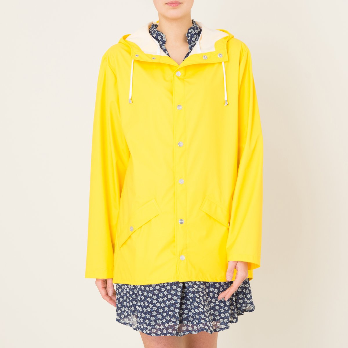 Жакет короткий JACKET yellow Жакет короткий JACKET yellowСостав и описание Материал : 50% полиуретана, 50% полиэтилена Марка : RAINS<br><br>Цвет: желтый