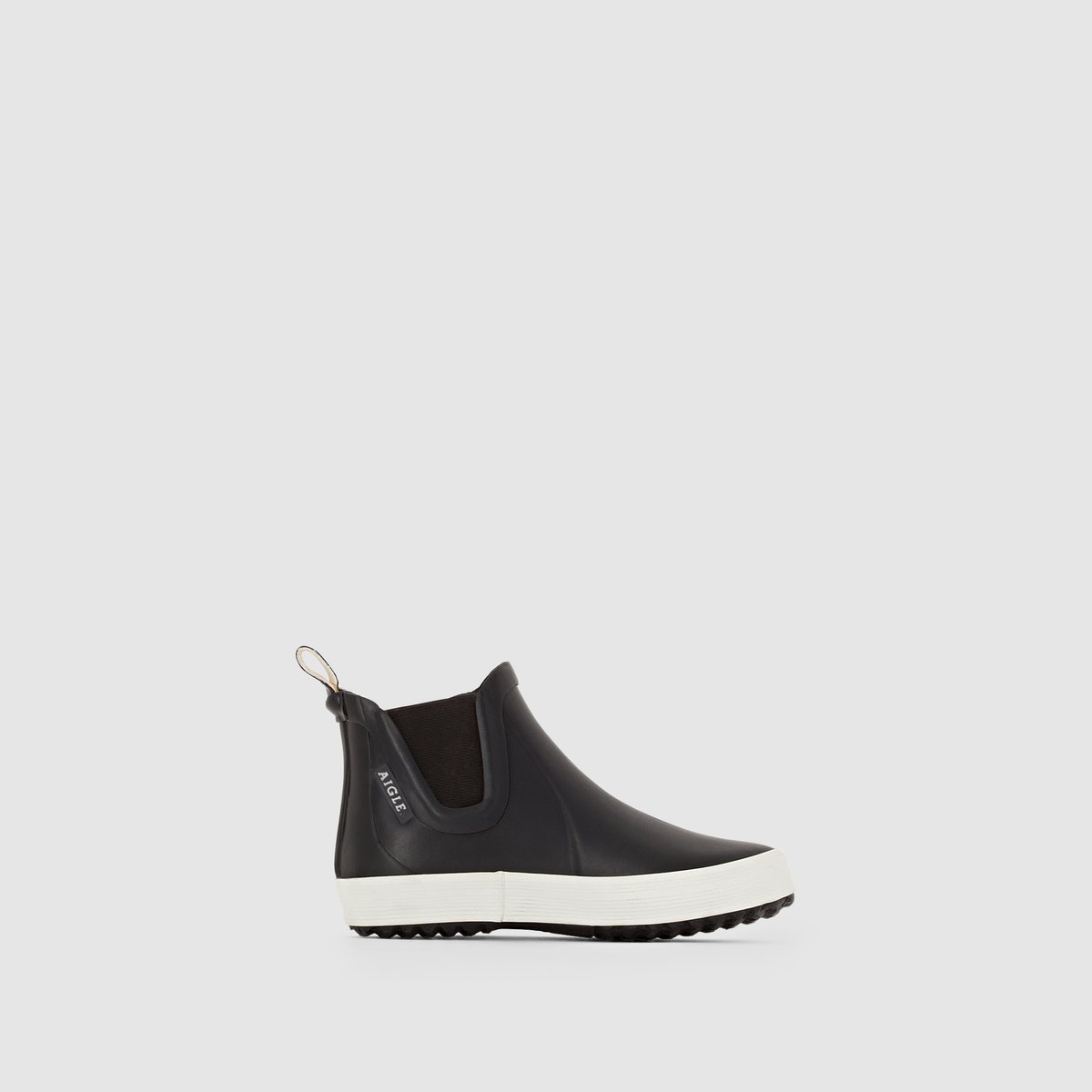 Сапоги резиновые AIGLE LOLLY CHELSEA Сапоги резиновые AIGLE LOLLY CHELSEAСапоги резиновые LOLLY CHELSEA от AIGLE Верх : каучук.Подкладка : 65% полиэстера, 35% хлопкаСтелька(съемная) : полиэстерПодошва : каучук.Застежка : без застежки Преимущества : сапоги AIGLE могут эффективно противостоять всем невзгодам погоды, оставаясь очень стильными .<br><br>Цвет: темно-синий<br>Размер: 28.25