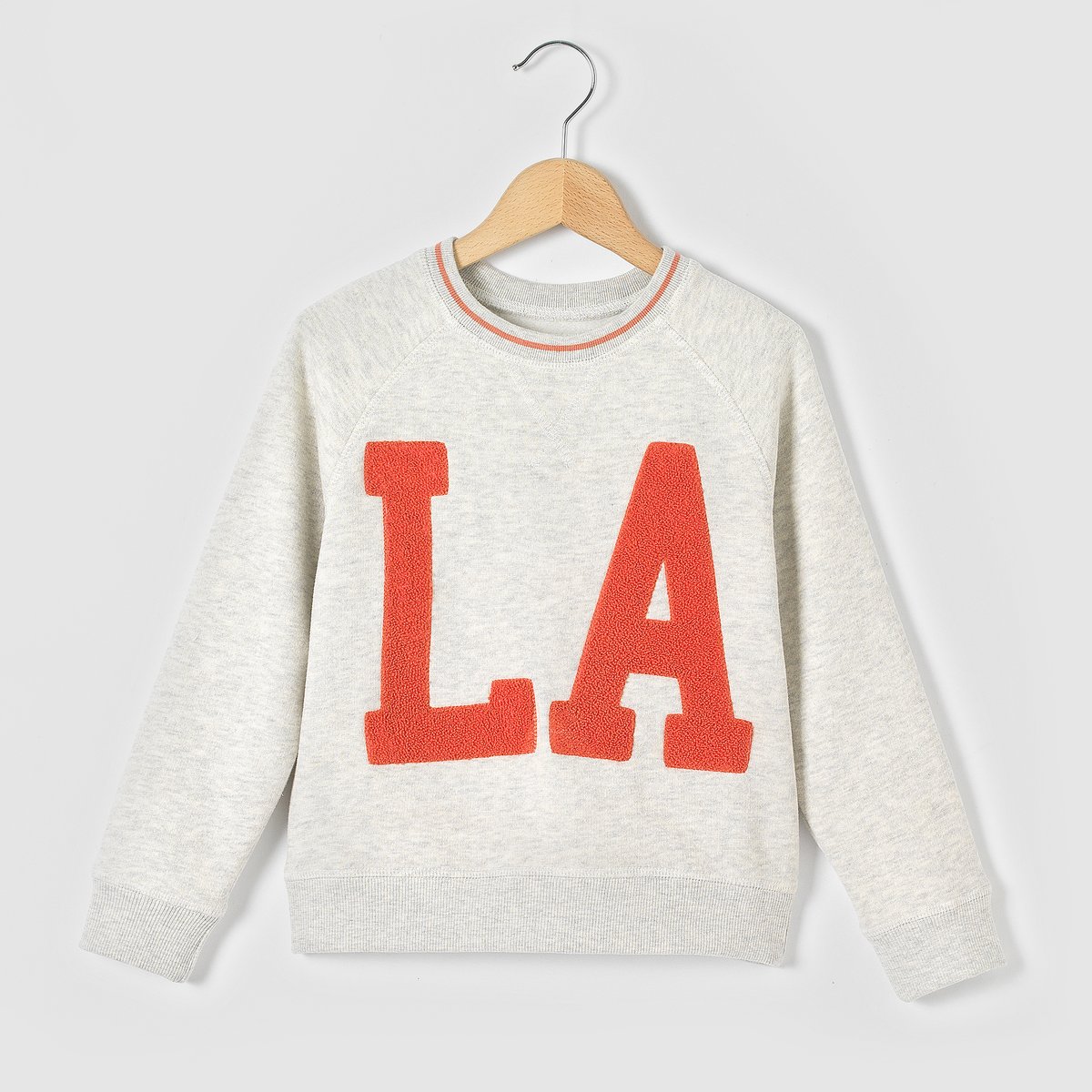 Свитшот с принтом букле L.A. 3-12 лет Свитшот с принтом букле L.A. 3-12 летСостав и детали: Материал: мольтон, 80% хлопка, 20% полиэстераБренд: R essentielУход :Деликатная машинная стирка при 40° .Не сушить в машинке.Гладить при средней температуре.Не гладить принт.<br><br>Цвет: экрю меланж