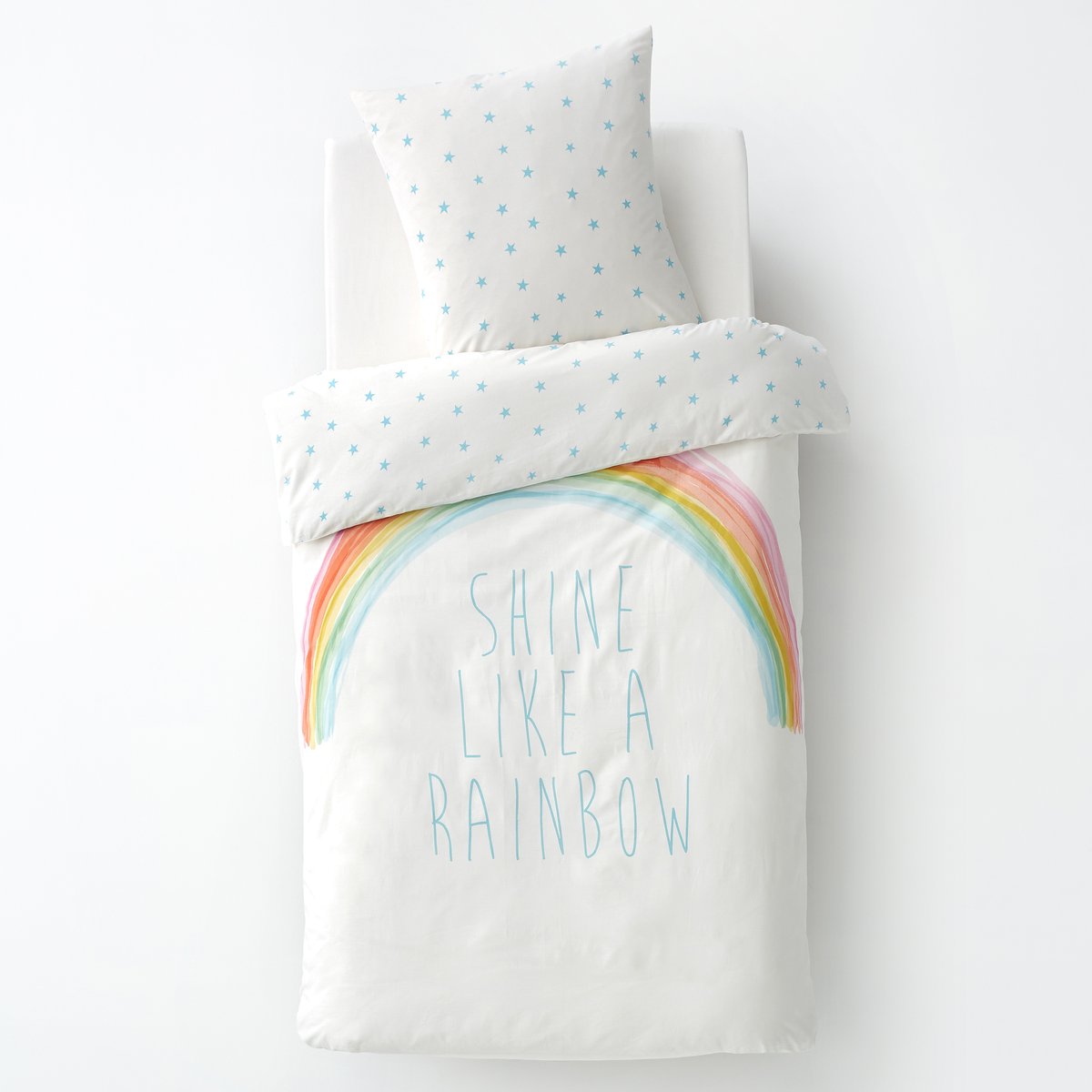 Пододеяльник с рисунком, детский, Like a rainbow Пододеяльник с рисунком, детский, Like a rainbowХарактеристики пододеяльника Like a rainbow :- Рисунок радуга с лицевой стороны, сплошной рисунок звёзды - с оборотной- 100% хлопок (57 нитей/см?). Чем плотнее переплетение нитей/см?, тем выше качество материала.- Застёжка на кнопки- Стирка при 60° .Знак Oeko-Tex® гарантирует, что товары протестированы, сертифицированы и не содержат вредных для здоровья веществ. Весь комплект детского постельного белья Like a rainbow вы найдете на сайте la redoute.ru.Размеры :140 x 200 см : 1-сп.<br><br>Цвет: белый