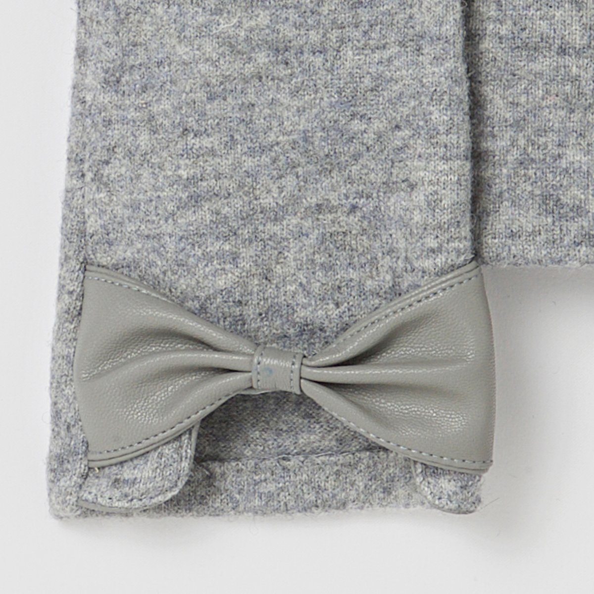 Перчатки - Atelier R Перчатки - Atelier RПерчатки Atelier RМатериал: 80% полиэстера, 20% шерсти<br><br>Цвет: серый