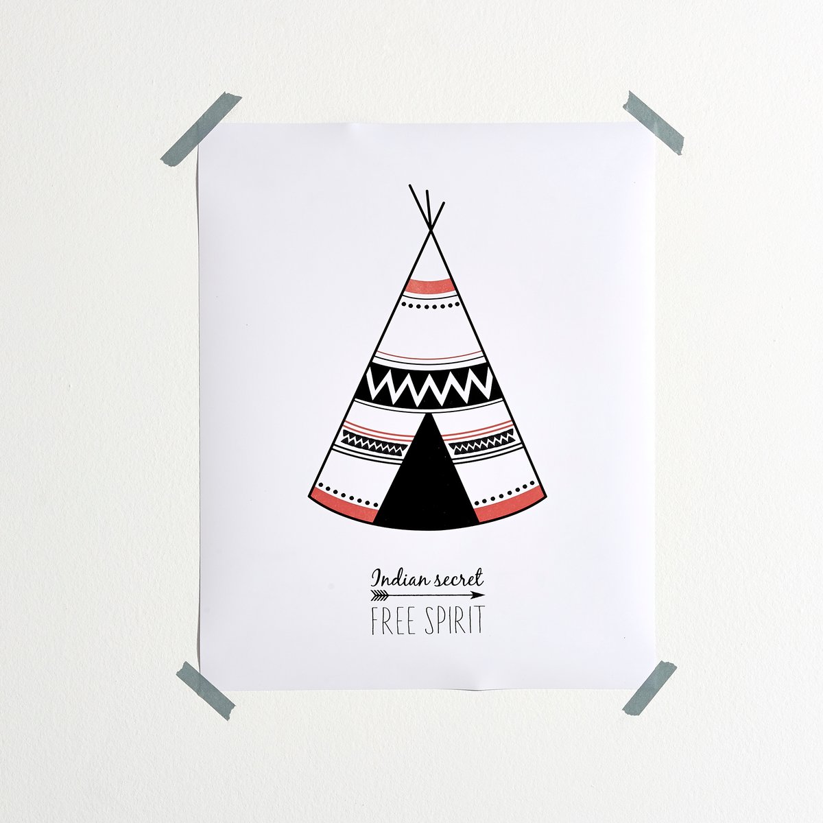 Постер Tipi, POWATAN Постер Tipi, POWATANОписание постера Powatan :Изображение вигвама, традиционного жилья северо-американских племен... Характеристики постера Powatan:Принт на бумаге, 170г/м?.Размеры постера Powatan:Ширина : 40 смВысота : 50 см<br><br>Цвет: разноцветный