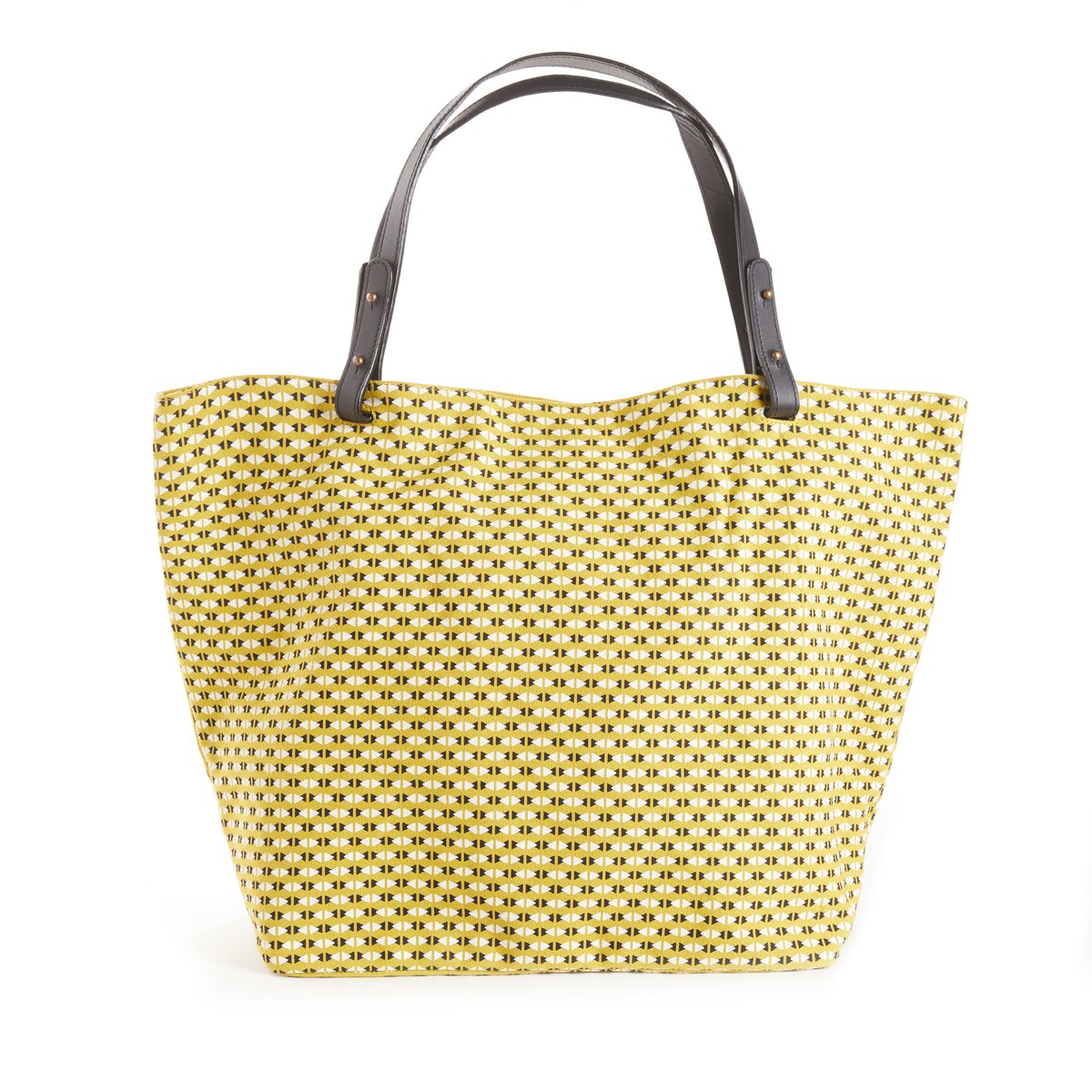 Сумка из ткани с рисунком CLEA TRIANGLE Сумка из ткани с рисунком CLEA TRIANGLEСумка с рисунком PETITE MENDIGOTE - модель CLEA TRIANGLE из хлопковой ткани с кожаными ручками.Детали • Ручки, адаптированные для носки на плечах • Съемный карман на молнии внутри • Размер : Ш 54 x В 35 x Г 25 смХарактеристикиСостав и описание • Ткань 100% хлопок • Ручки: яловичная кожа • Следуйте советам по уходу, указанным на этикетке.<br><br>Цвет: желтый,синий