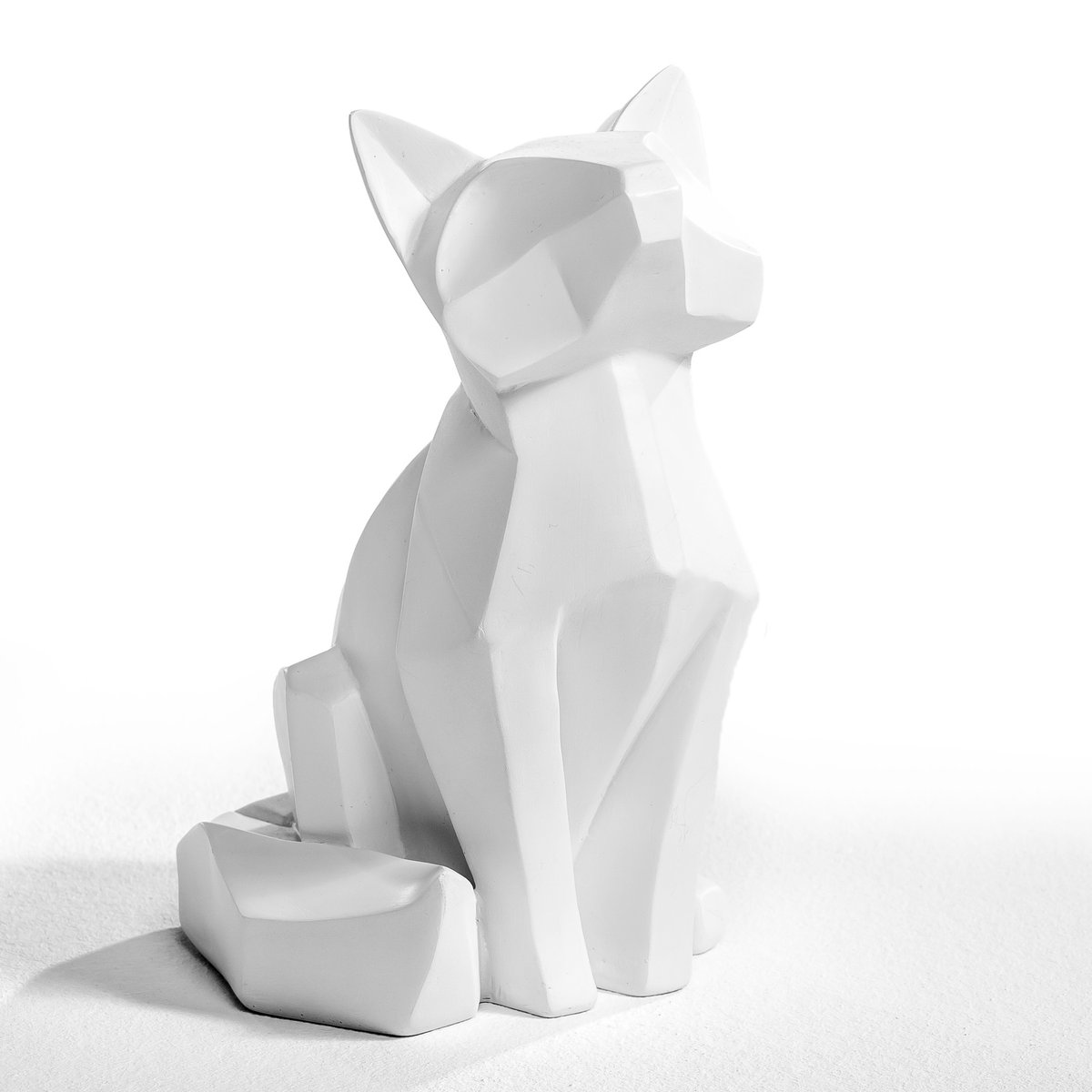 Фигурка Raposa, большая модель Фигурка Raposa, большая модельЛис из резины, модель оригами. Размеры: Ш.12 x В.20 см x Г. ок.11 см.<br><br>Цвет: белый