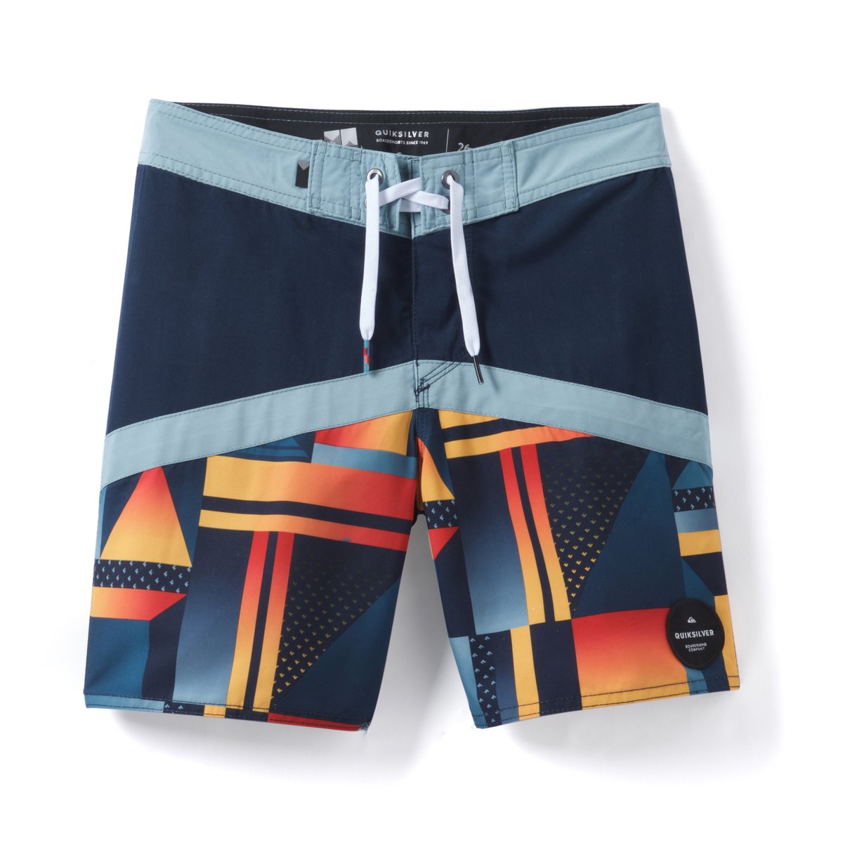 Пляжные шорты 8 - 16 лет Quiksilver® Пляжные шорты 8 - 16 лет Quiksilver®Пляжные шорты от QUIKSILVER®. Контрастные пояс и завязки на поясе . Вставки из однотонной ткани и ткани с принтом спереди и сзади . Контрастный карман с клапаном сзади с логотипом марки и декоративным люверсом . Логотип сбоку спереди . Состав и описание :Основной материал 100% полиэстер Марка QUIKSILVER® Уход:Машинная стирка при 30 °C не гладитьБарабанная сушка запрещена Отбеливание запрещено Профессиональная химическая чистка запрещена<br><br>Цвет: синий морской<br>Размер: 8 лет - 126 см.12 лет -150 см.10 лет - 138 см