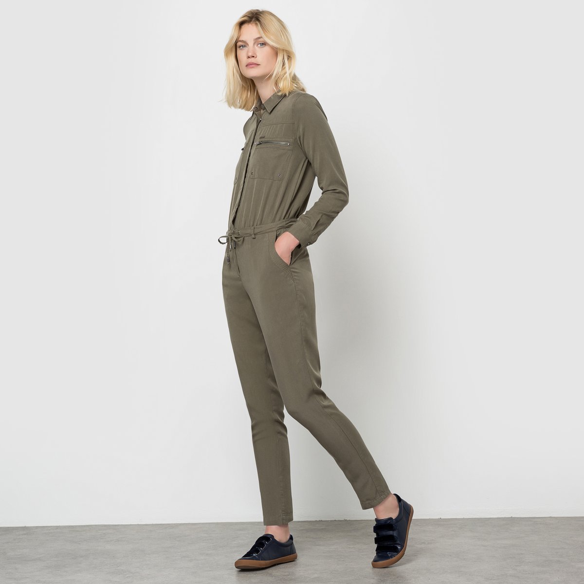 Комбинезон длинный RITA Комбинезон длинный RITAКомбинезон RITA от PEPE JEANS. Длинный покрой. Состав и описаниеМарка: PEPE JEANS.Модель: RITA Материал: 100% растительных волокон<br><br>Цвет: хаки<br>Размер: S.XS