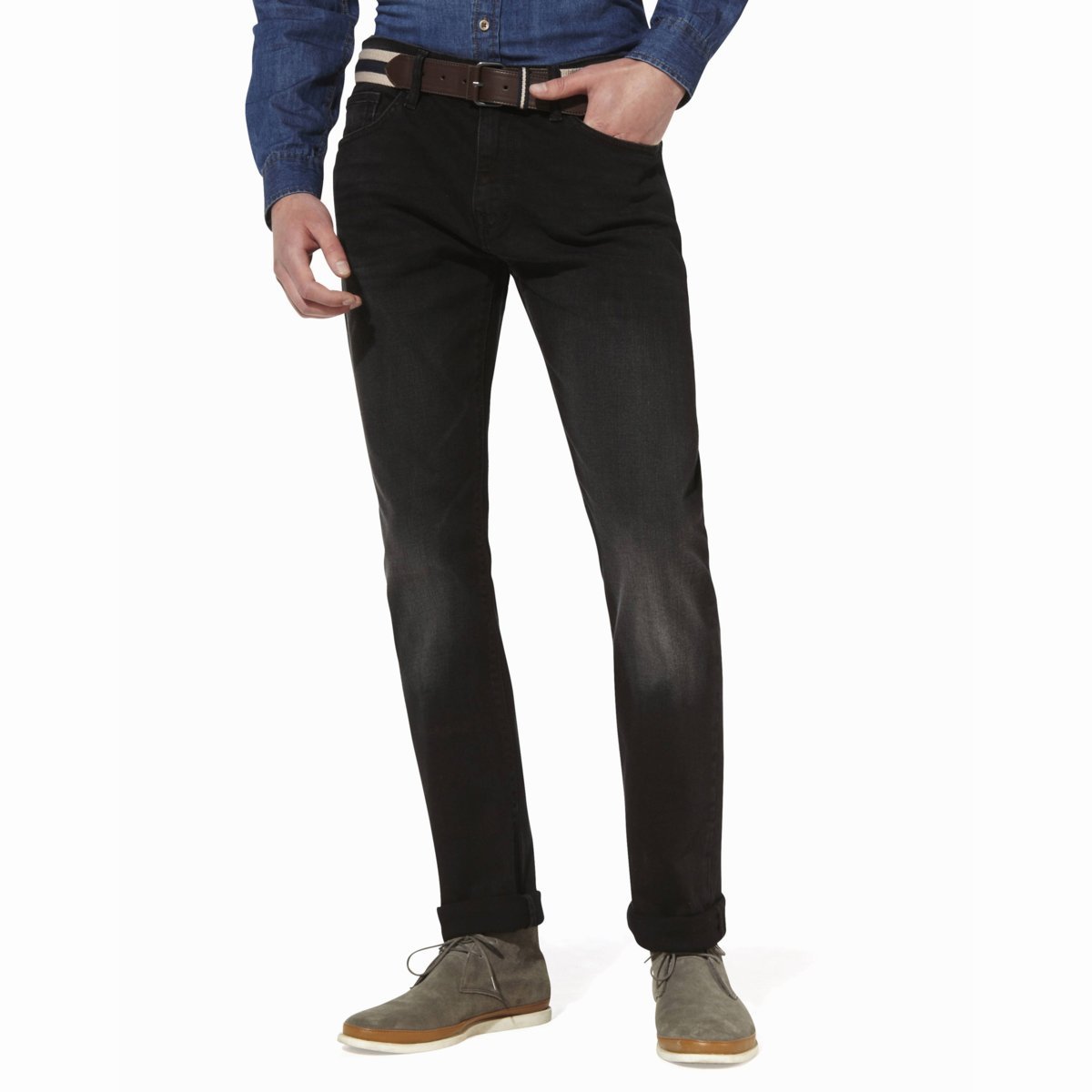 Джинсы COMEAN, прямой покрой Джинсы COMEAN, прямой покройДжинсы модели COMEAN от CELIO.5 карманов. Прямой покрой. Деним стрейч, 99% хлопка, 1% эластана. Планка застёжки на пуговицы.<br><br>Цвет: черный