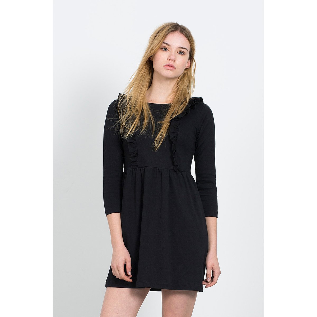 Короткое расклешённое платье SYDNEY BLACK DRESS Короткое расклешённое платье SYDNEY BLACK DRESSСостав и описание :Материал : 100% хлопокМарка : COMPANIA FANTASTICA.УходМашинная стирка при 30 °С с вещами схожих цветов Стирать и гладить с изнаночной стороны<br><br>Цвет: красный,черный<br>Размер: L.L