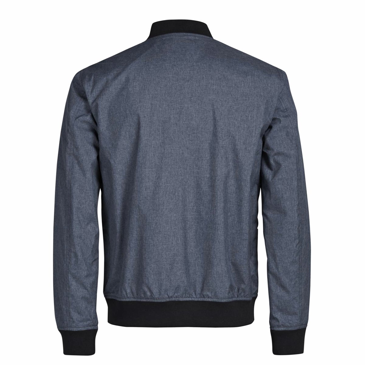 Блузон JORJUMP BOMBER Блузон JORJUMP BOMBERБлузон JORJUMP BOMBER от JACK & JONES®- Длинные рукава, края рукавов связаны в рубчик- Эластичный низ, края низа связаны в рубчик контрастного цвета - Воротник-стойка в рубчик контрастного цвета- Застежка на молнию спереди - Боковые карманы - Логотип на грудиСостав и описание :Материал : 100% полиэстерМарка : JACK & JONES®Уход :Следуйте рекомендациям, указанным на этикетке изделия<br><br>Цвет: темно-синий<br>Размер: S.M