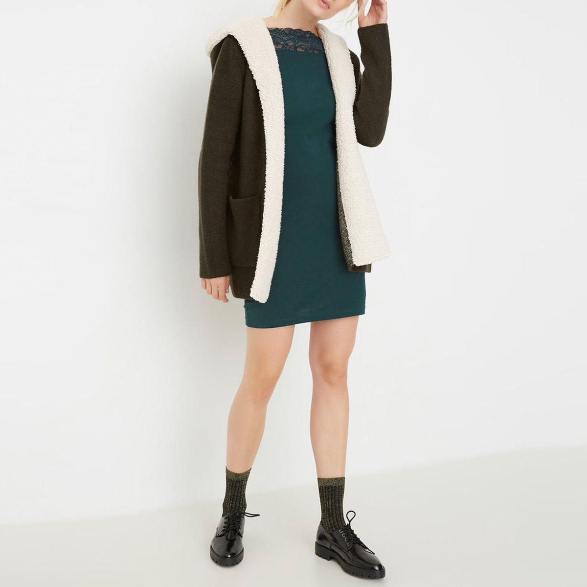 Жакет VMRIPLEY LS HOOD COATIGAN Жакет VMRIPLEY LS HOOD COATIGANСостав и описание :Материал : 57% акрила, 24% полиэстера, 14% нейлона, 3% шерсти, 2% эластанаМарка : VERO MODA<br><br>Цвет: хаки<br>Размер: L