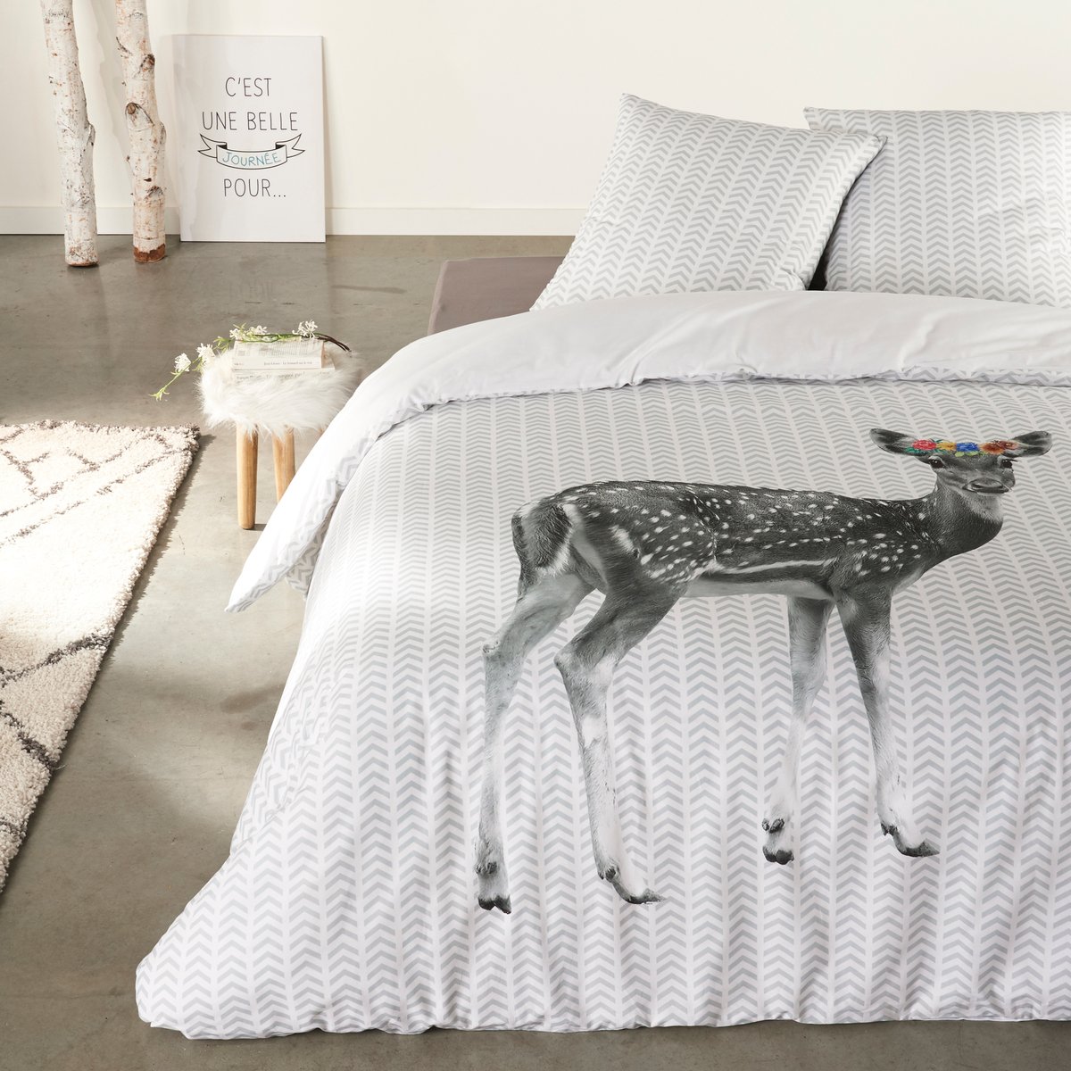 Пододеяльник BAMBI FLEURS, с рисунком, из хлопка. Пододеяльник BAMBI FLEURS, с рисунком, из хлопка.Характеристики пододеяльника :100% хлопка, 57 нитей/см2Чем больше нитей/см2, тем выше качество ткани.Машинная стирка при 60 °СПрямой покрой.Размеры пододеяльника :Размер на выбор : 140 x 200 см : 1-сп. 200 х 200 см : 1-2-сп. 240 х 220 см : 2-сп. Знак Oeko-Tex® гарантирует, что товары протестированы, сертифицированы и не содержат вредных для здоровья веществ.<br><br>Цвет: белый/ серый