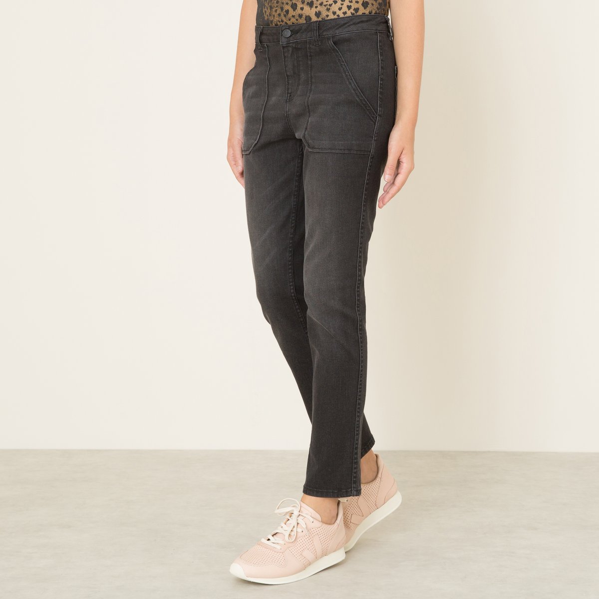 Джинсы-карго JANE DENIM Джинсы-карго JANE DENIMСостав и описание Материал : 98% хлопка, 2% эластанаДлина по внутр.шву : ок. 71 см. (для размера 27) Ширина по низу : ок. 16 см.Марка : LAB DIP<br><br>Цвет: черный<br>Размер: 30 (US) - 46 (RUS)