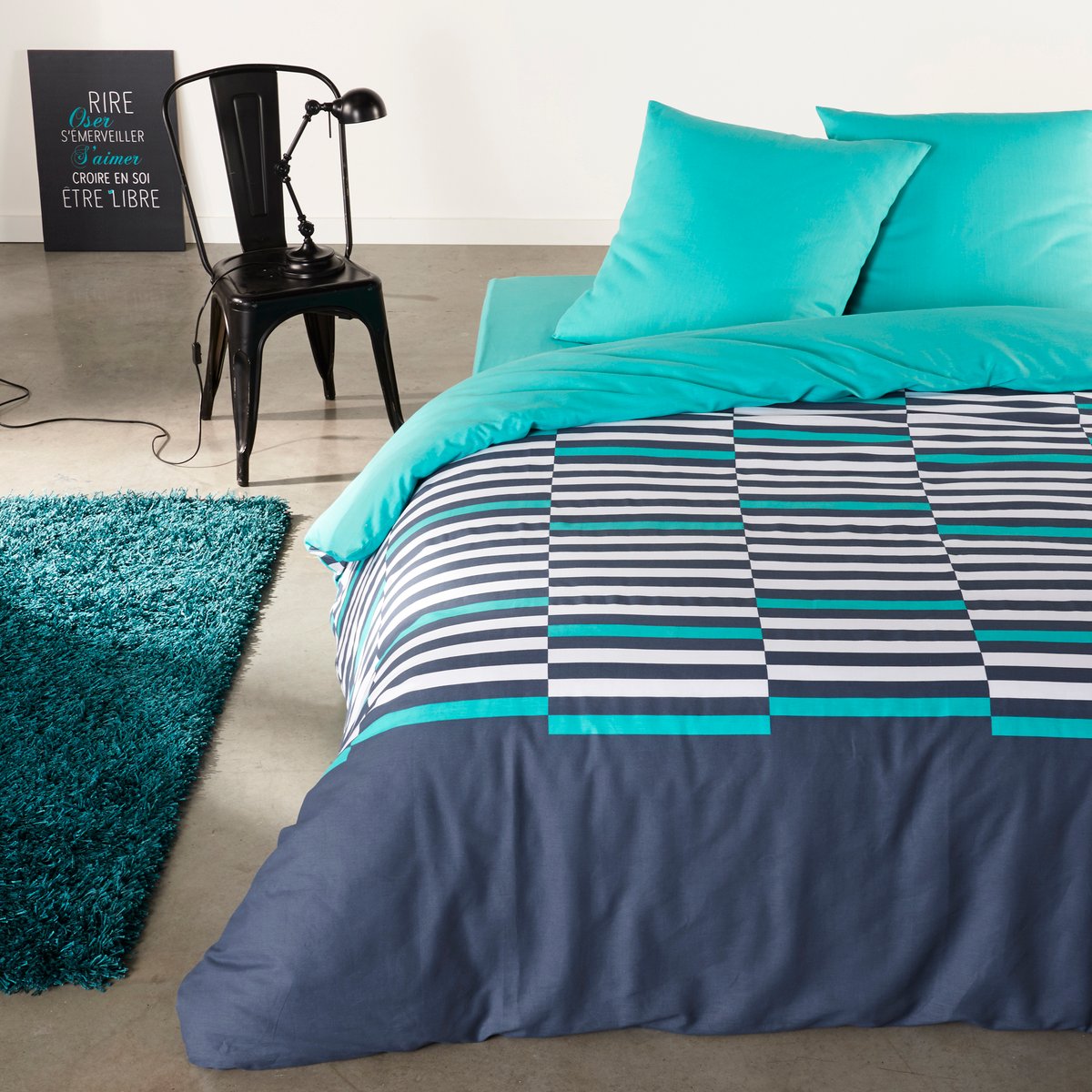 Комплект постельного белья, 100% хлопка, Irregular Stripes Комплект постельного белья, 100% хлопка, Irregular StripesХарактеристики:В комплекте:Пододеяльник с двусторонним принтом неправильных линий. Прямой низ.Наволочки однотонные: 63 x 63 см (1 наволочка в комплекте с пододеяльником 140 x 200 см, 2 наволочки - для других размеров).Принт неправильных линий с лицевой и изнаночной сторон.100% хлопка, 47 волокон/см?: чем больше волокон на см?, тем качественнее ткань.Натяжную простыню, которая идеально сочетается с этим комплектом постельного белья, Вы можете заказать на сайте laredoute.ru. Знак Oeko-Tex® гарантирует, что товары протестированы и сертифицированы, не содержат вредных веществ, которые могли бы нанести вред здоровью.Размеры на выбор:140 x 200 см: 1-сп.200 х 200 см: 1-2 сп.240 х 220 см: 2-сп.260 х 240 см: 2-сп.<br><br>Цвет: желтый,синий<br>Размер: 260 x 240 см