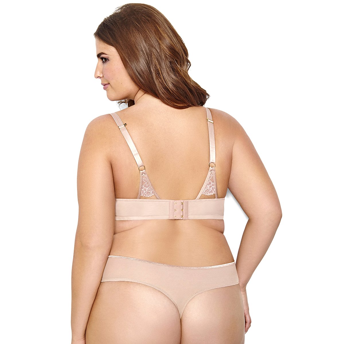 Бюстгальтер БюстгальтерБюстгальтер ASHLEY GRAHAM из коллекции des Essentiels . 84% нейлона, 12% эластана, 4% полиэстера . кружево: 67% нейлона, 19% вискозы, 14% эластана .Этот бюстгальтер le Corbeille virtuose из коллекции Essentiels dAshley Graham, обеспечит вам совершенную поддержку без утяжеления силуэта . Кружево с выемкой покрывает чашечки и вырез и создает романтичный эффект . Чашечки обеспечивают отличное облегание, которое идеально для глубоких декольте . Бретели со вставками из кружева спереди и сзади трансформируются благодаря крючку сзади . Крючок сзади для создания борцовской спинки . Дополните образ с подходящими трусами или стрингами .<br><br>Цвет: бежевый<br>Размер: 100 F (FR) - 85 F (RUS).100 E (FR) - 85 E (RUS)