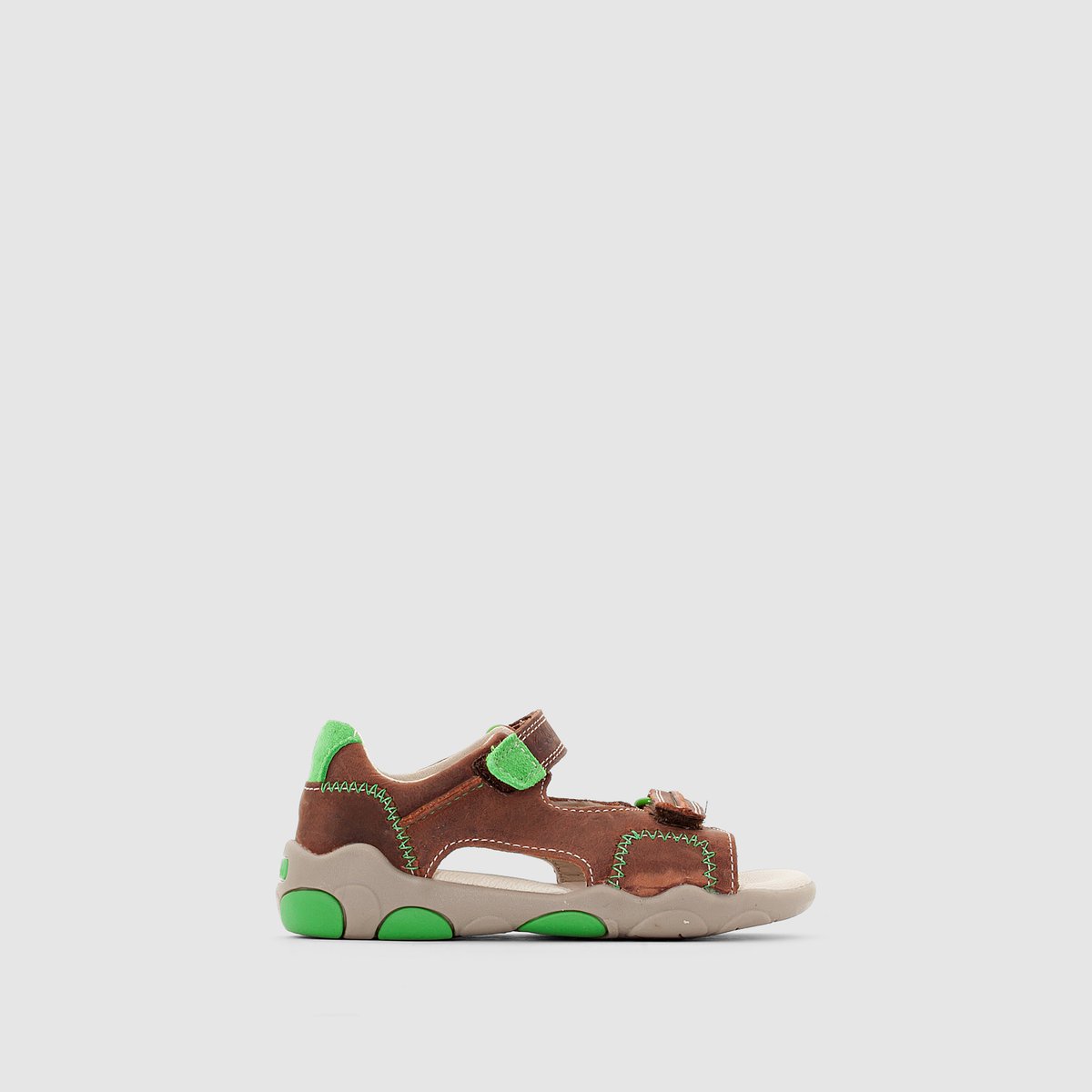 CLARKS SOFTLY BAY FST CLARKS SOFTLY BAY FSTСандалии кожаные с застёжкой на планки-велкро, SOFTLY BAY FST от CLARKS.Верх : коровья кожа.Подкладка : кожа.Стелька : кожа. Подошва : эластомер. Застежка : на планки-велкроДаже самые маленькие размеры этих очень удобных кожаных сандалий отличаются великолепным качеством. Модный дизайн и оптимальный комфорт, планки-велкро, обеспечивающие поддержку и нужную утяжку: в такой обуви малыш будет готов двигаться по жизни!<br><br>Цвет: каштановый<br>Размер: 20