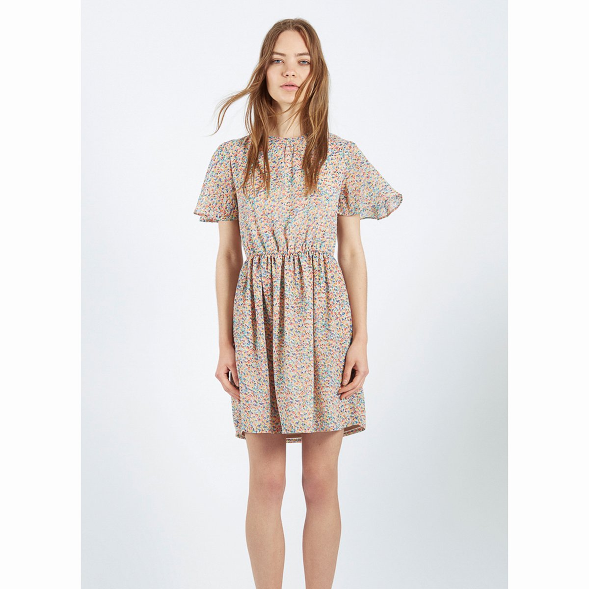Платье с разноцветным рисунком Vestido Melon Платье с разноцветным рисунком Vestido MelonСостав и описаниеМатериал : 100% полиэстерМарка : Compania FantasticaМодель : Vestido MelonУходСледуйте рекомендациям по уходу, указанным на этикетке изделия<br><br>Цвет: рисунок/оранжевый<br>Размер: L.M.XS