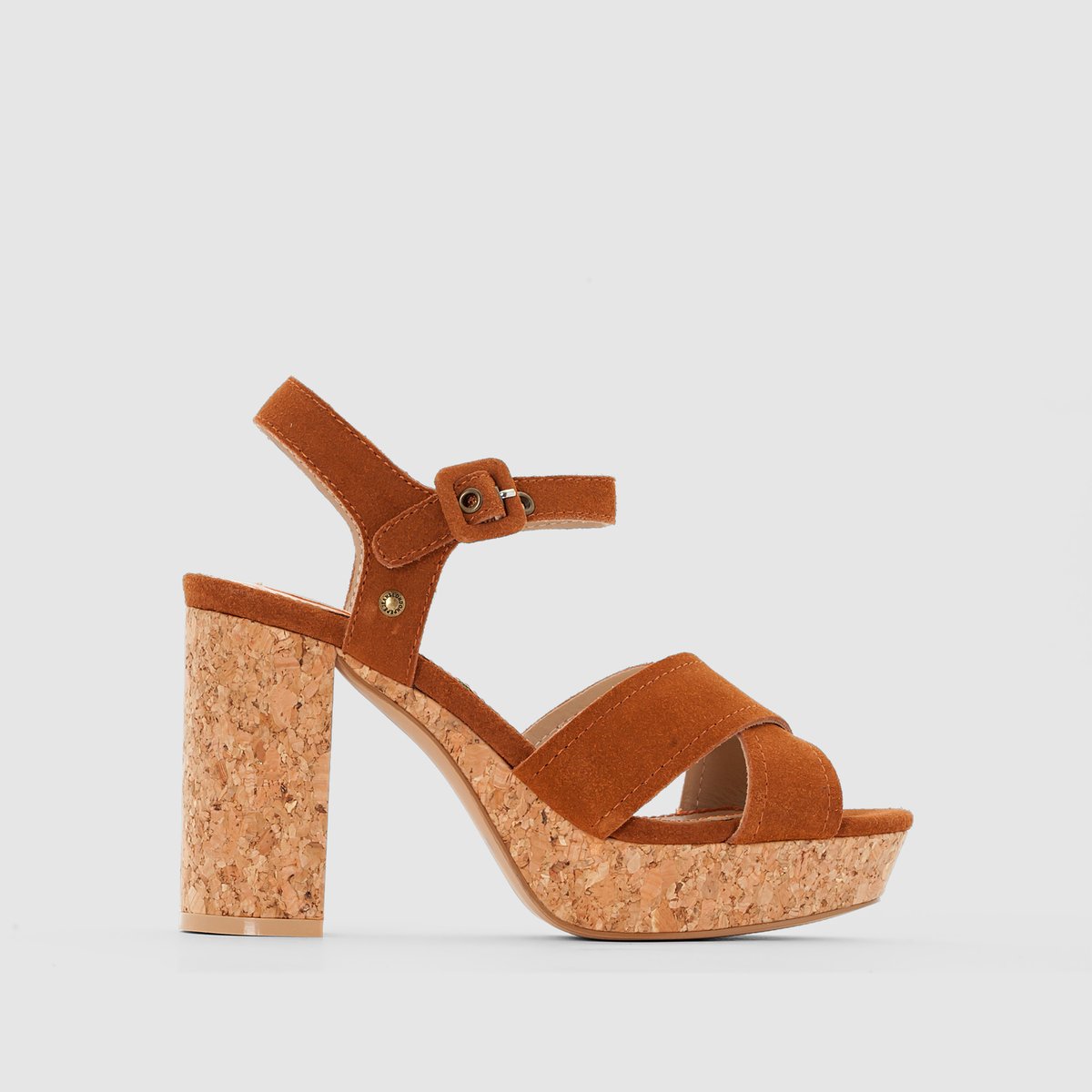 Босоножки из замши PEPE JEANS GRACE SUEDE Босоножки из замши PEPE JEANS GRACE SUEDEВинтажный, роковый и, в то же время, довольно современный дизайн, мягкая кожа и приемлемый подъем благодаря каблуку и платформе : босоножки GRACE SUEDE от Pepe Jeans достойны своего названия !<br><br>Цвет: каштановый,черный<br>Размер: 38.40.40