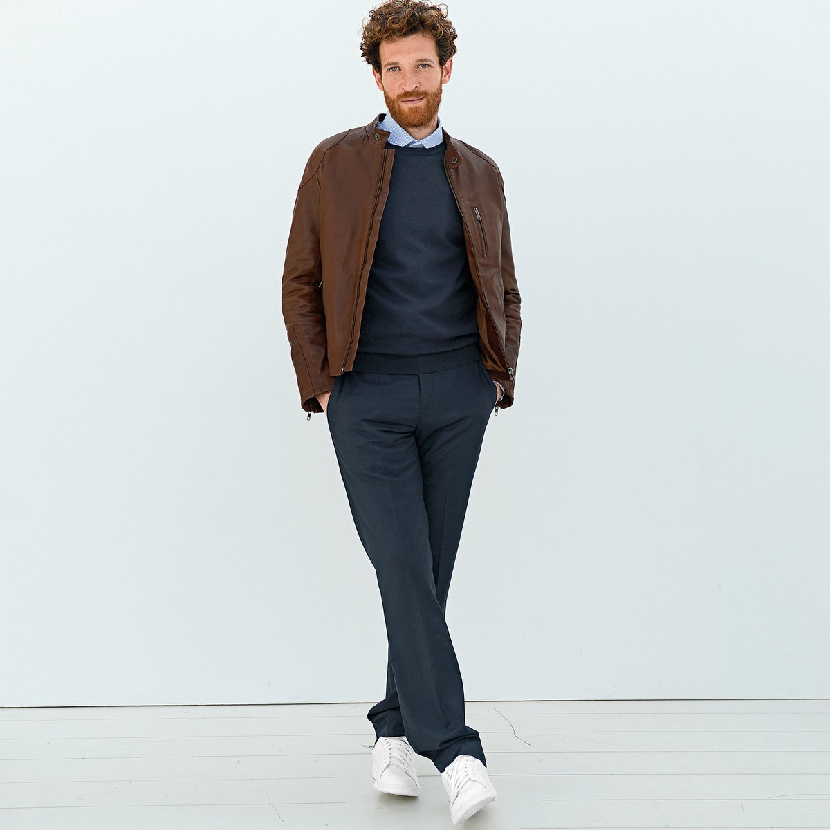 Блузон в байкерском стиле Блузон в байкерском стилеБлузон SOFT GREY. 100% кожи (овечья кожа). Воротник на кнопках в байкерском стиле. Застежка на молнию. 1 нагрудный карман на молнии + 2 передних кармана на молнии. Длина 65 см. Обратите внимание, что цвет товара намного светлее представленного на фотографии, ближе к серо-коричневому..<br><br>Цвет: каштановый<br>Размер: 3XL