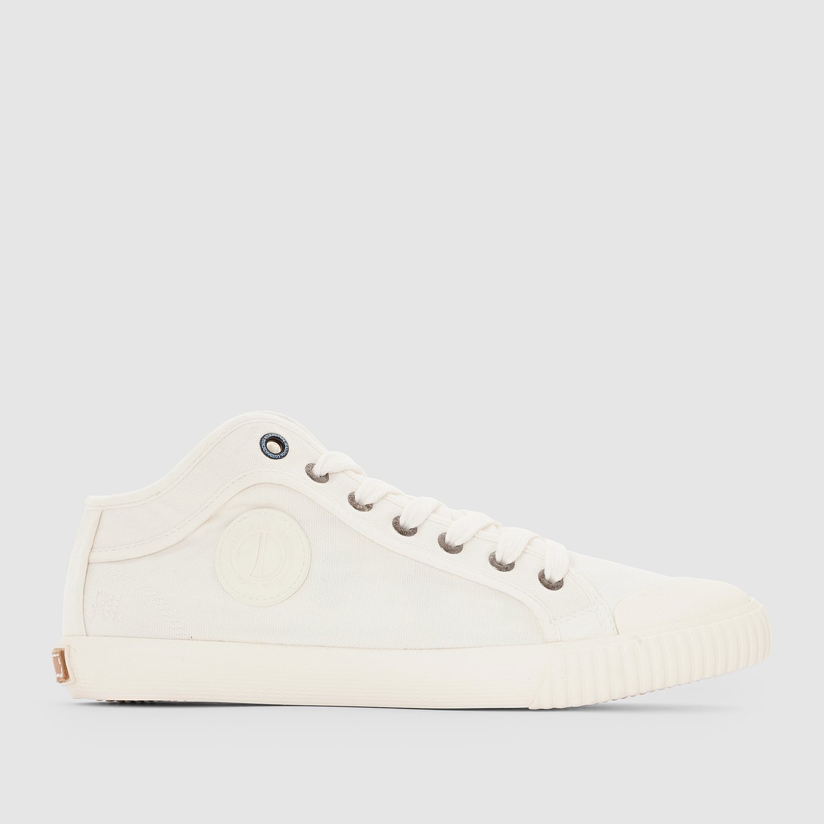Кеды Pepe Jeans Industry Off White Кеды Pepe Jeans Industry Off WhiteКеды на шнуровке, Industry Off White от Pepe Jeans. Верх : текстильПодкладка : текстильСтелька : текстильПодошва : резина Застежка : на шнуровке Начиная с 70-х годов, Pepe Jeans использует деним, поношенную одежду, уличный стиль для создания коллекции модной и неконсервативной обуви : Классные элегантные кроссовки в английском стиле !<br><br>Цвет: экрю<br>Размер: 42.41
