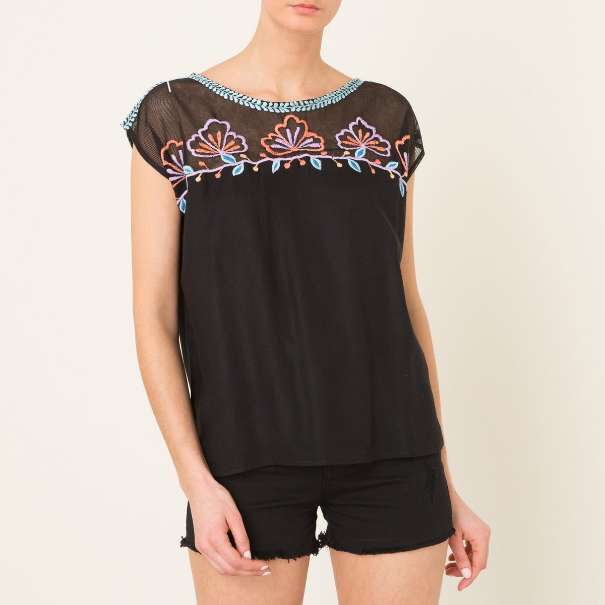 Футболка ODELIA Футболка ODELIAСостав и описание Материал : 100% вискоза Марка : ANTIK BATIK<br><br>Цвет: черный<br>Размер: 36 (FR) - 42 (RUS)