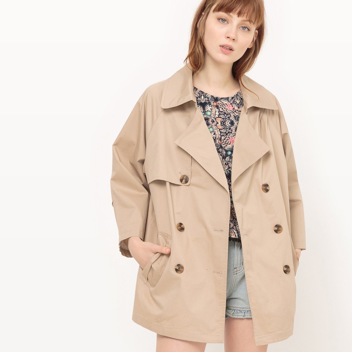 Тренчкот средней длины Ladies Women Coat Тренчкот средней длины Ladies Women CoatСостав и описание: Материал 100 %-ный хлопок.Подкладка 100%-ный полиэстер.Длина: 77 см. Марка: MOLLY BRACKEN. Уход:Машинная стирка при 30°C с вещами схожих цветов.Стирать и гладить с изнаночной стороны.Машинная сушка запрещена.Гладить при низкой температуре.<br><br>Цвет: бежевый,темно-синий<br>Размер: M.S
