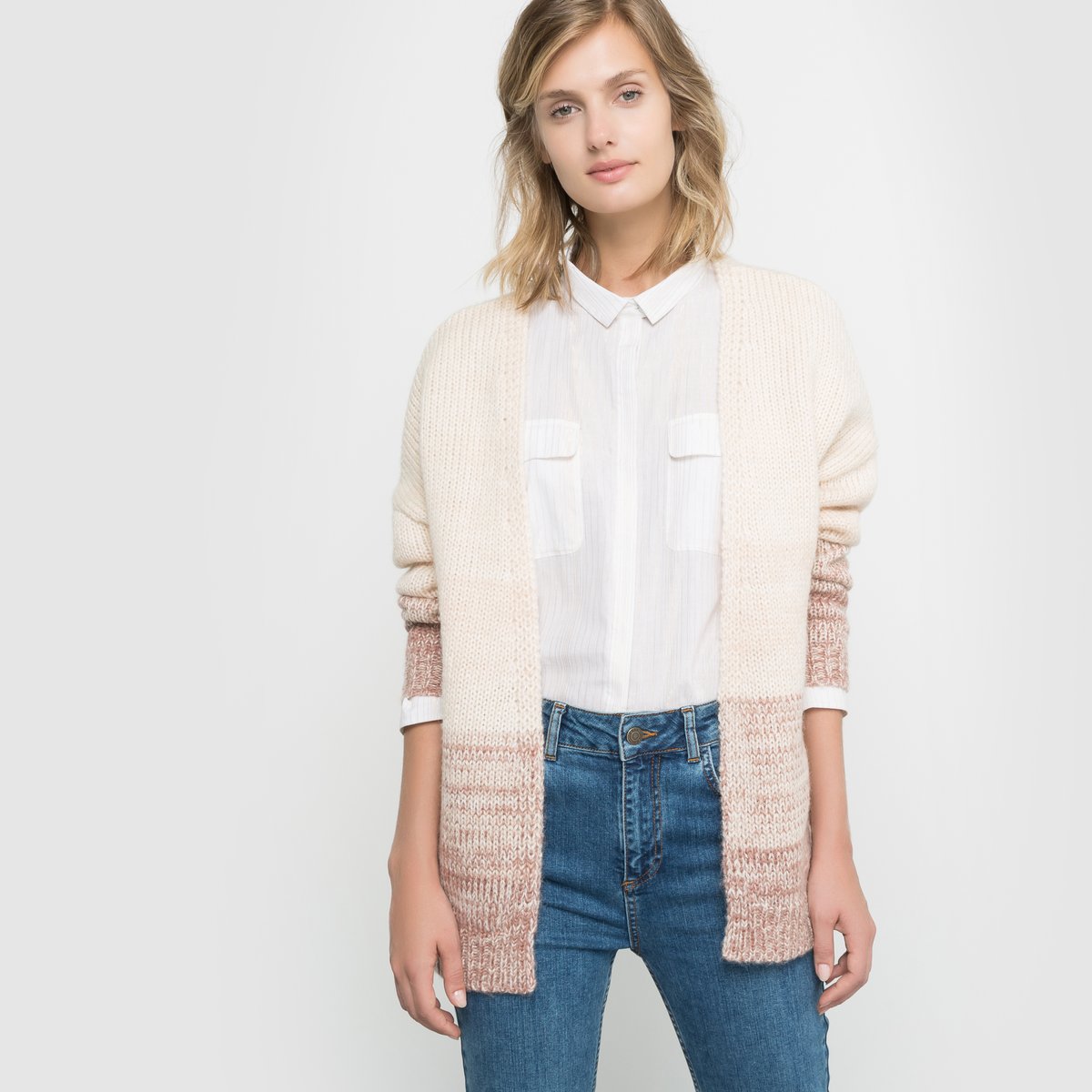 Кардиган КардиганКардиган oversize. Мягкий трикотаж. Края рукавов и низ связан в рубчик . Состав и описание : Материал 70% акрила, 30% шерстиДлина 64 см Марка R studioУход :Машинная стирка при 30 °CСтирать и гладить с изнаночной стороныМашинная сушка запрещена Гладить на низкой температуре<br><br>Цвет: в полоску<br>Размер: 34/36 (FR) - 40/42 (RUS).46/48 (FR) - 52/54 (RUS)