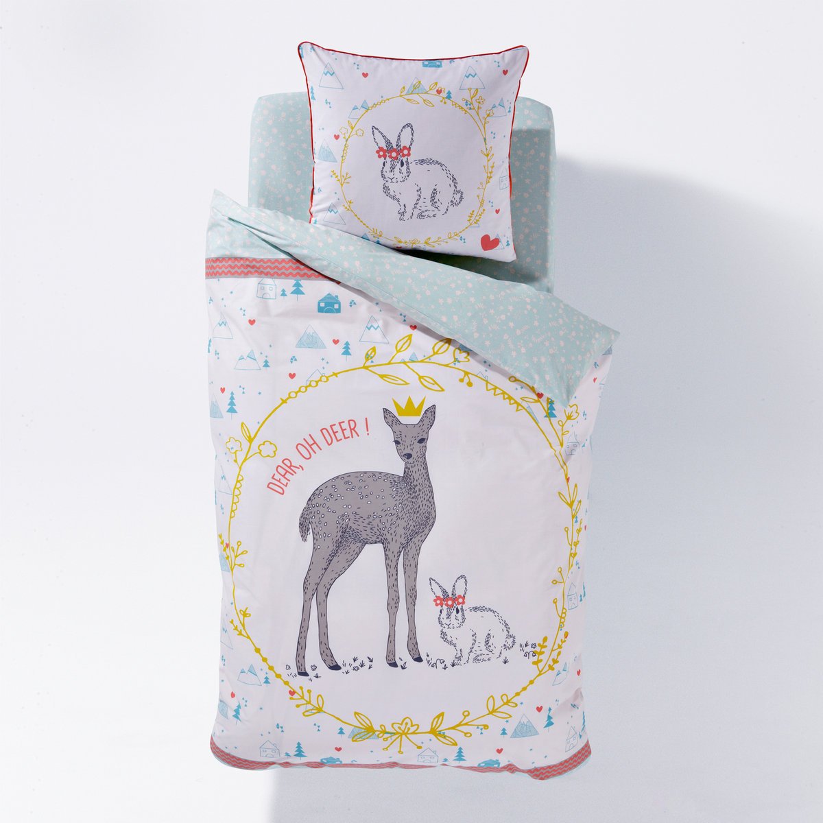 Пододеяльник детский OH DEER Пододеяльник детский OH DEERПододеяльник детский OH DEER - La Redoute Int?rieurs. Очарование и изысканность Вашей спальни с двухцветным пододеяльником: с лицевой стороны - принт с оленем и зайцем на фоне рисунков и надписей, с изнаночной стороны - розовый цветочный рисунок на бледно-зеленом фоне. Характеристики детского пододеяльника Oh Deer:- 100% хлопка (57 нитей/cм?). Чем больше плотность переплетения нитей/см?, тем качественнее материал.- Принт с лицевой стороны, розовый цветочный рисунок на бледно-зеленом фоне с изнаночной стороны.- Клапан для заправки под матрас.Машинная стирка при 60°. Размеры:140 x 200 см: 1-сп. 200 x 200 см: 1-2-сп.<br><br>Цвет: коралловый/ зеленый<br>Размер: 200 x 200 см