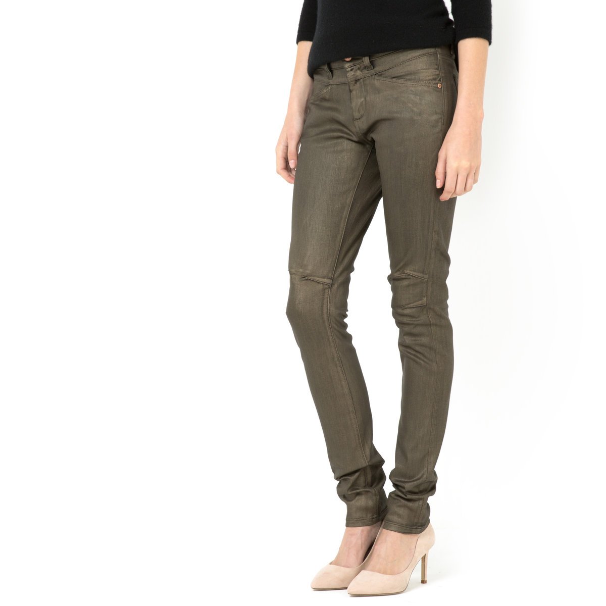 Джинсы узкие Soft Grey Джинсы узкие Soft GreyДжинсы узкие Soft Grey в байкерском стиле. Джинсы узкие. 4 кармана. Планка застежки на молнию. Пояс со шлевками. Вставки на коленях. Плоские металлические заклепки. Строчка в тон. 98% хлопка, 2% эластана. Длина по внутр.шву ок.78 см. Ширина по низу 15 см.<br><br>Цвет: бронзовый,хаки<br>Размер: 36 (FR) - 42 (RUS).34 (FR) - 40 (RUS)