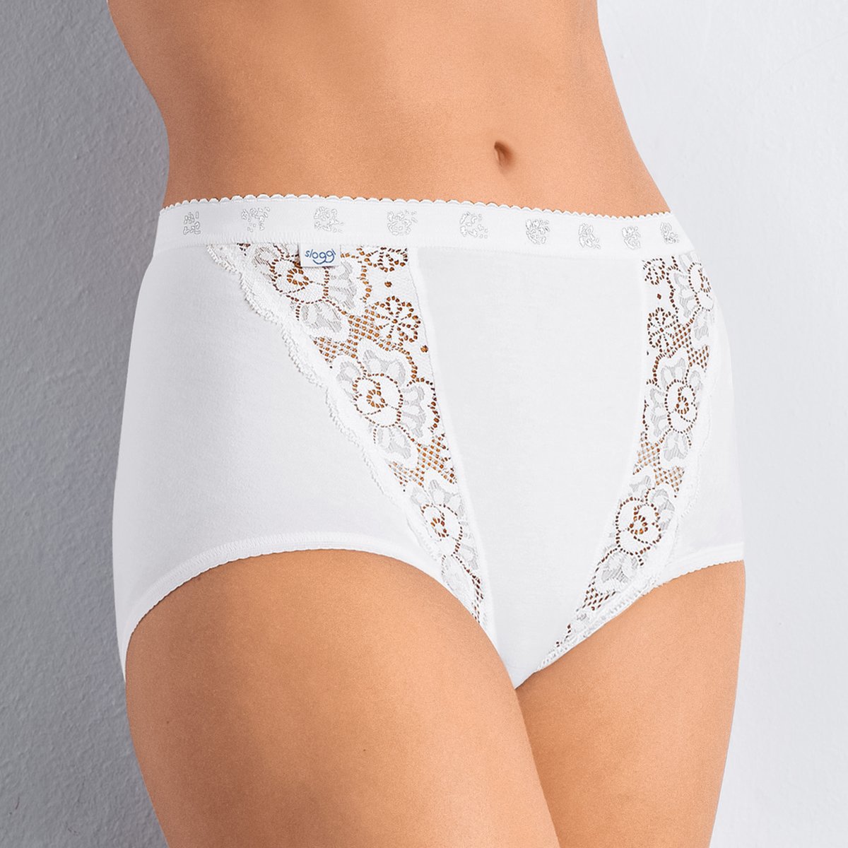 4 трусов-макси SLOGGI Chic 4 трусов-макси SLOGGI ChicТрусы-макси SLOGGI Chic из мягкого трикотажа стретч, 85% хлопка, 10% полиамида, 5% эластана. В комплекте 4 трусов. Машинная стирка при 30°.<br><br>Цвет: белый перламутровый,белый,розовый,черный<br>Размер: 40 (FR) - 46 (RUS).54 (FR) - 60 (RUS).44 (FR) - 50 (RUS).46 (FR) - 52 (RUS).50 (FR) - 56 (RUS).54 (FR) - 60 (RUS).42 (FR) - 48 (RUS).46 (FR) - 52 (RUS).44 (FR) - 50 (RUS).46 (FR) - 52 (RUS).42 (FR) - 48 (RUS).50 (FR) - 56 (RUS)
