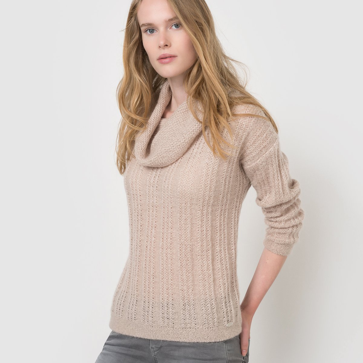 Пуловер Loelia Fluffy Fancy Knit, 30% мохера Пуловер Loelia Fluffy Fancy Knit, 30% мохераСостав и описание:Марка: FREEMAN T. PORTER.Модель: Loelia Fluffy Fancy Knit.Материалы: 40% акрила, 30% полиамида, 30% мохера. Уход:- Машинная стирка при 30°C в деликатном режиме.- Сушить на горизонтальной поверхности в расправленном состоянии.- Гладить при низкой температуре.<br><br>Цвет: бледно-розовый,черный