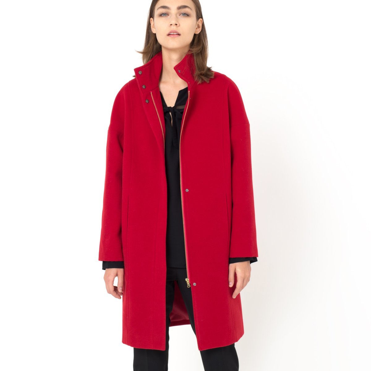 Пальто-кокон Пальто-коконПальто R Edition. Пальто-кокон. 88% полиэстера, 10% вискозы, 2% эластана. Высокий воротник-стойка. Застежка на молнию. Вертикальные швы спереди и сзади. Карманы по вертикальным швам. Подкладка из 100% полиэстера. Длина . 92 см.<br><br>Цвет: красный<br>Размер: 36 (FR) - 42 (RUS)
