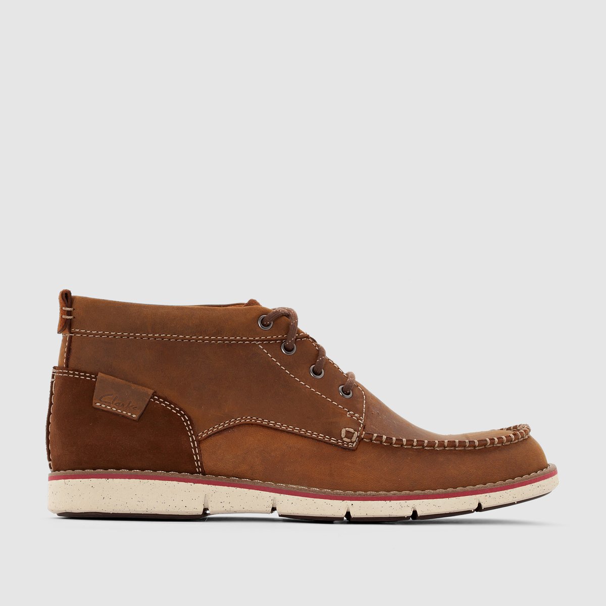 Сапоги из кожи CLARKS KYSTON MID Сапоги из кожи CLARKS KYSTON MIDСапоги из замшевой кожи KYSTON MID от CLARKS Верх : коровья кожа (замша). Подкладка : текстильСтелька : микрофибраПодошва : каучук.Застежка : шнуровка Преимущества : сапоги CLARKS сочетают аутентичный вид мокасинов в индийском стиле, эффект вышивки спереди и модную замшевую кожу .<br><br>Цвет: каштановый
