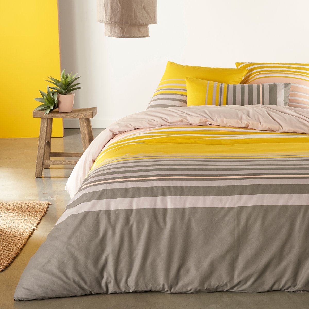 Пододеяльник URBAN MIX PASTEL, 100% хлопка. Пододеяльник URBAN MIX PASTEL, 100% хлопка.Характеристики:-100% хлопка, 52 нитей /см?.Чем больше нитей/см?, тем выше качество ткани.- Стирка при 60°С.- Прямой низ.Размеры:Размеры: - 140 x 200 см: 1-сп.- 200 х 200 см: 1-2-сп.- 240 х 220 см: 2-сп.- 260 х 240 см: 2-сп.Сертификат Oeko-Tex® дает гарантию того, что товары изготовлены без применения химических средств и не представляют опасности для здоровья человека.<br><br>Цвет: желтый/ серый<br>Размер: 200 x 200 см