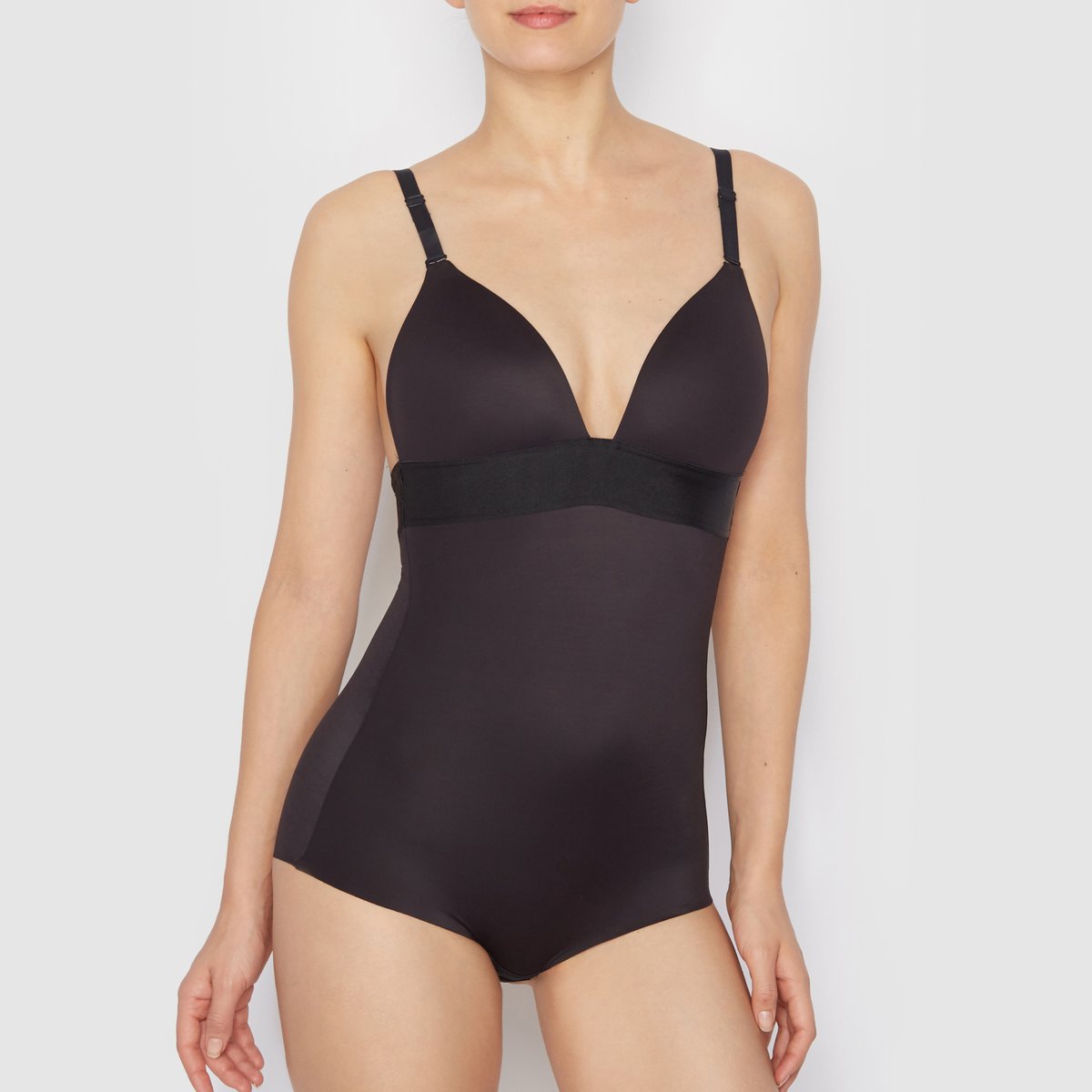 Боди моделирующее Боди моделирующееБоди моделирующее, на косточках, MAIDENFORM. Изысканное боди мягко и надежно поддерживает, позволяет визуально скорректировать силуэт. Материал мягкий и шелковистый, более плотный трикотаж спереди для направленной поддержки. Тонкие регулируемые бретели с возможностью их перекрещения сзади.Ластовица на подкладке из хлопка, застежка на 2-х позиционные крючки по внутреннему шву. Состав и описание Материал: 64% полиамида, 36% эластана.Марка: MAIDENFORM.Уход Машинная стирка при 30°C в мешке-сетке.<br><br>Цвет: черный<br>Размер: 90 C (FR) - 75 C (RUS)