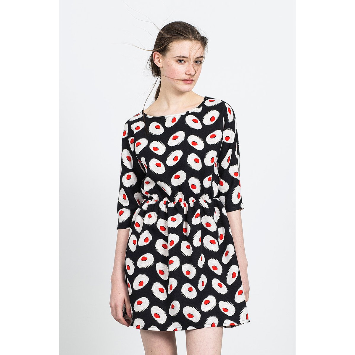 Платье расклешённое, рукава 3/4, AKIHABARA DRESS Платье расклешённое, рукава 3/4, AKIHABARA DRESSПлатье от COMPANIA FANTASTICA. Покрой расклешённый, оригинальный принт по всему платью, круглый вырез, рукава 3/4. Низ с плиссированным эффектом, пояс эластичный со сборками.Состав и описание:Материал: 100% полиэстера.Марка: COMPANIA FANTASTICA.Уход:- Машинная стирка при 30°С с вещами схожих цветов.- Стирать и гладить с изнаночной стороны.<br><br>Цвет: черный наб. рисунок<br>Размер: M