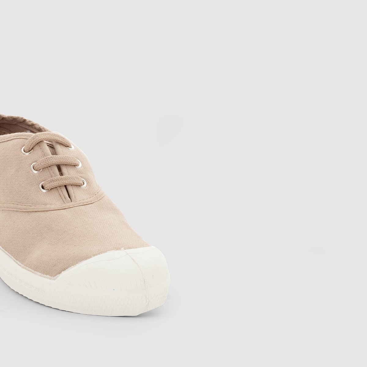 Кеды базовые на шнуровке Кеды базовые на шнуровкеНизкие кеды Tennis Lacets Enfant от BENSIMONВерх : хлопокПодкладка : хлопокСтелька : хлопокПодошва : каучукЗастежка : шнуровкаПреимущества : Эти низкие кеды из ткани от BENSIMON привлекают своей простотой, не выходящим из моды стилем и бежевым цветом, который так легко сочетать в этом сезоне.<br><br>Цвет: бежевый