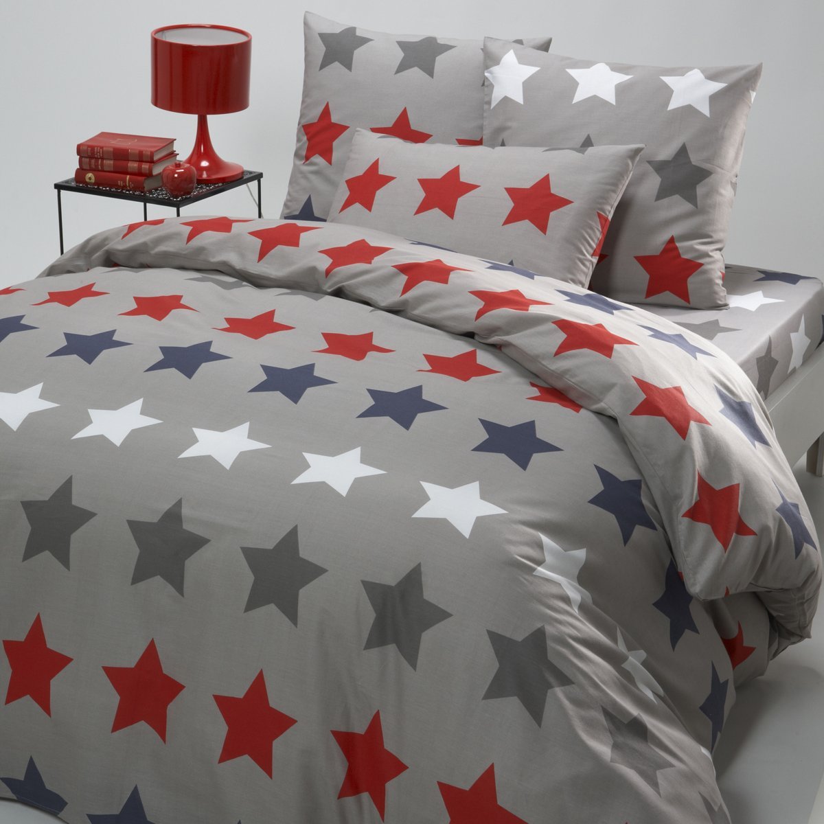 Пододеяльник STARS Пододеяльник STARSПододеяльник STARS. Разноцветные звезды для ярких снов: по последнему слову моды! Описание пододеяльника:- 100% хлопка (52 нитей/см?). Чем больше нитей/см?, тем выше качество ткани.Прямой низ.- Машинная стирка при 60°.Производство осуществляется с учетом стандартов по защите окружающей среды и здоровья человека, что подтверждено сертификатом Oeko-tex®.Размер:140 x 200 см: 1-сп. 200 x 200 см: 1-2-сп. 240 x 220 см: 2-сп. 260 x 240 см: 2-сп. Весь комплект постельного белья вы можете найти на нашем сайте.<br><br>Цвет: серый/ наб. рисунок<br>Размер: 240 x 220 см
