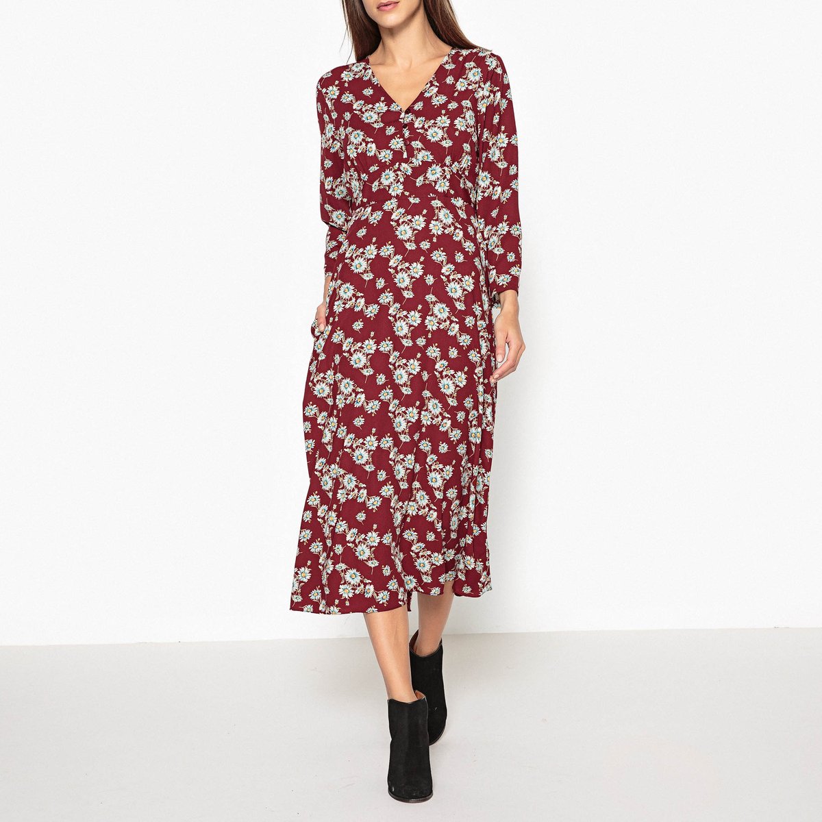 Платье с рисунком DOLLY Платье с рисунком DOLLYОписание:Платье с рисунком LA BRAND BOUTIQUE COLLECTION - модель DOLLY с прострочкой на талии и пуговицами.Детали • Длина ниже колен • Длинные рукава • V-образный вырез • Цветочный рисунокСостав и уход • 100% полиэстер • Следуйте советам по уходу, указанным на этикетке • Прострочка на поясе со сборками • Пуговицы сверху • Низ расширяющийся • Длина : ок.124 см. для размера S<br><br>Цвет: бордовый,рисунок черный