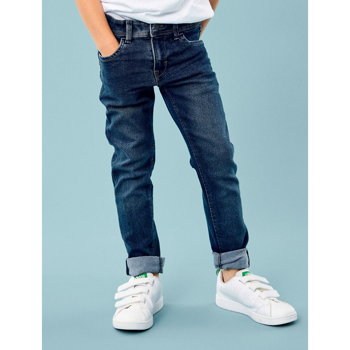 Slim Fit Jeans in Mid Rise