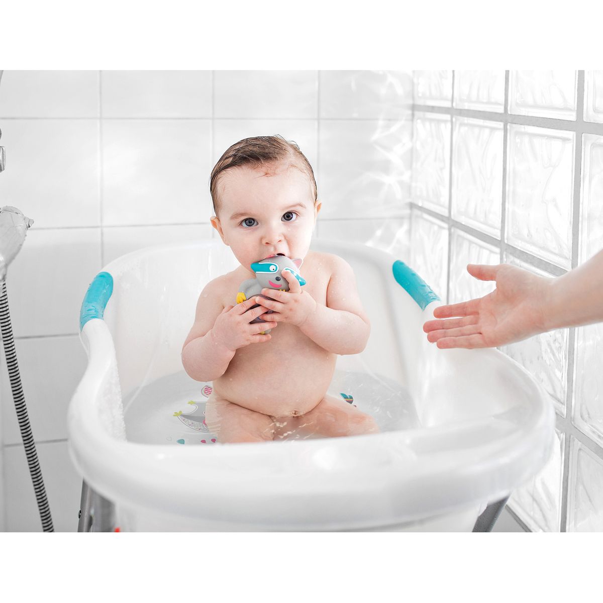 Faire la toilette de votre bébé : les essentiels du bain et des soins
