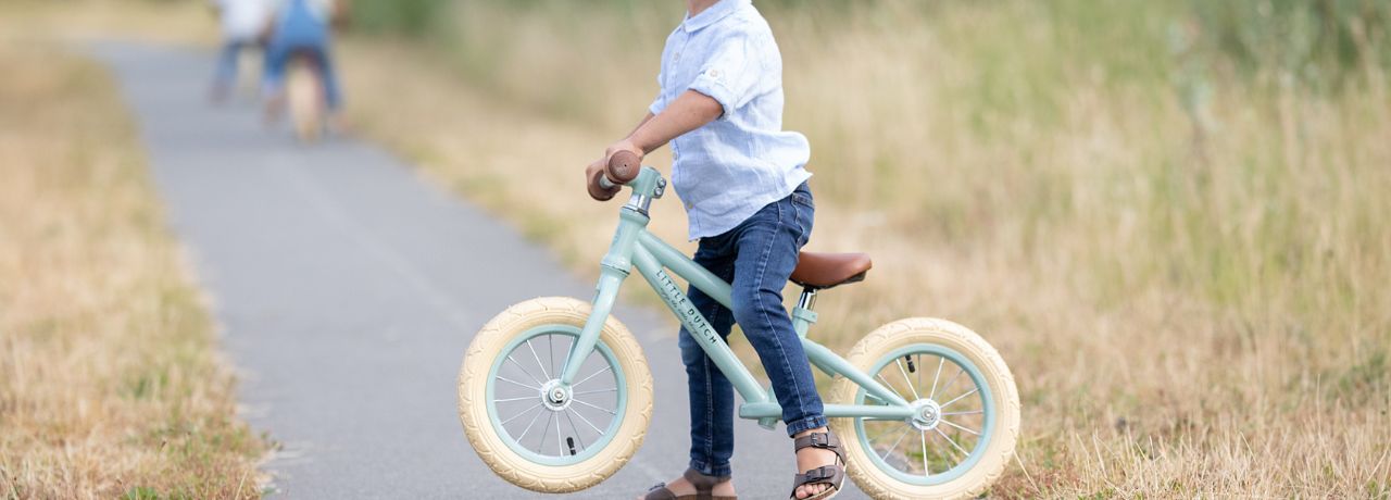 Repose pieds pour protéger l'enfant à l'arrière du vélo adulte
