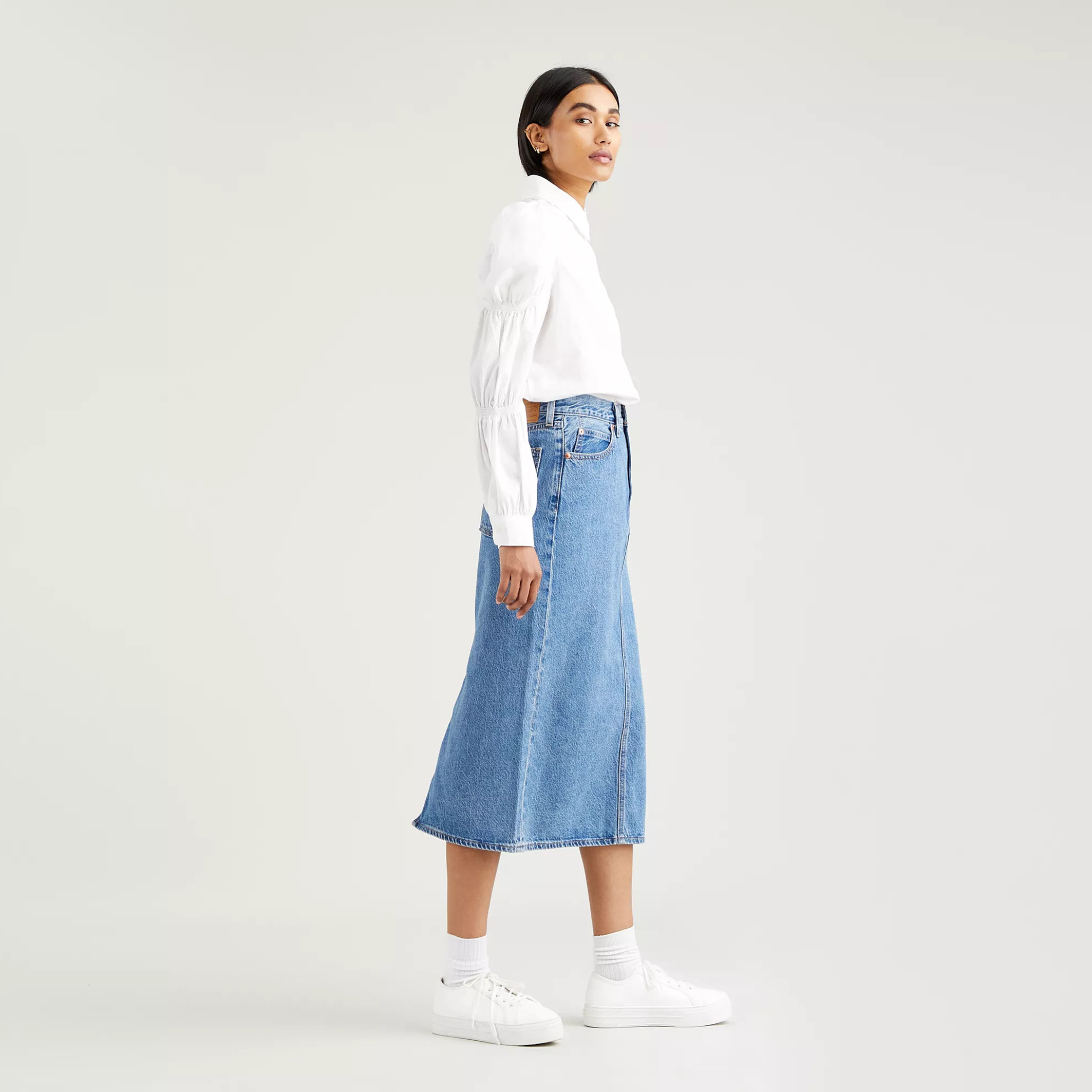 tendance printemps 2023 jupe longue en jean