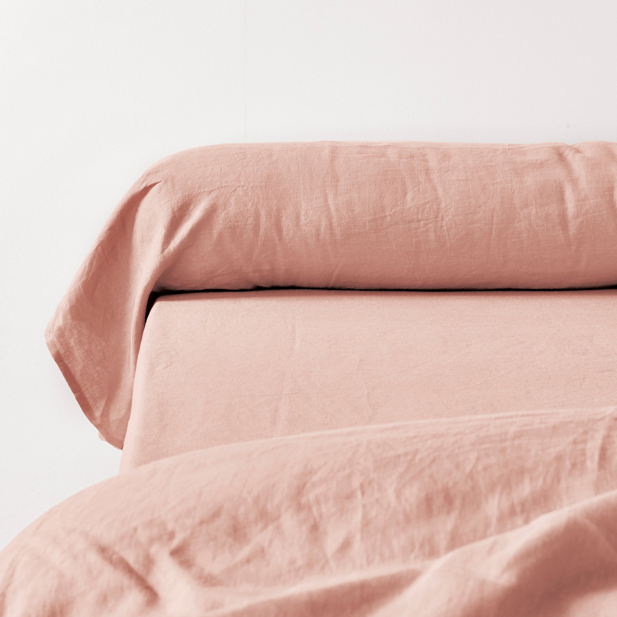 blush-pink-linen-pillow-cases-la-redoute.jpg