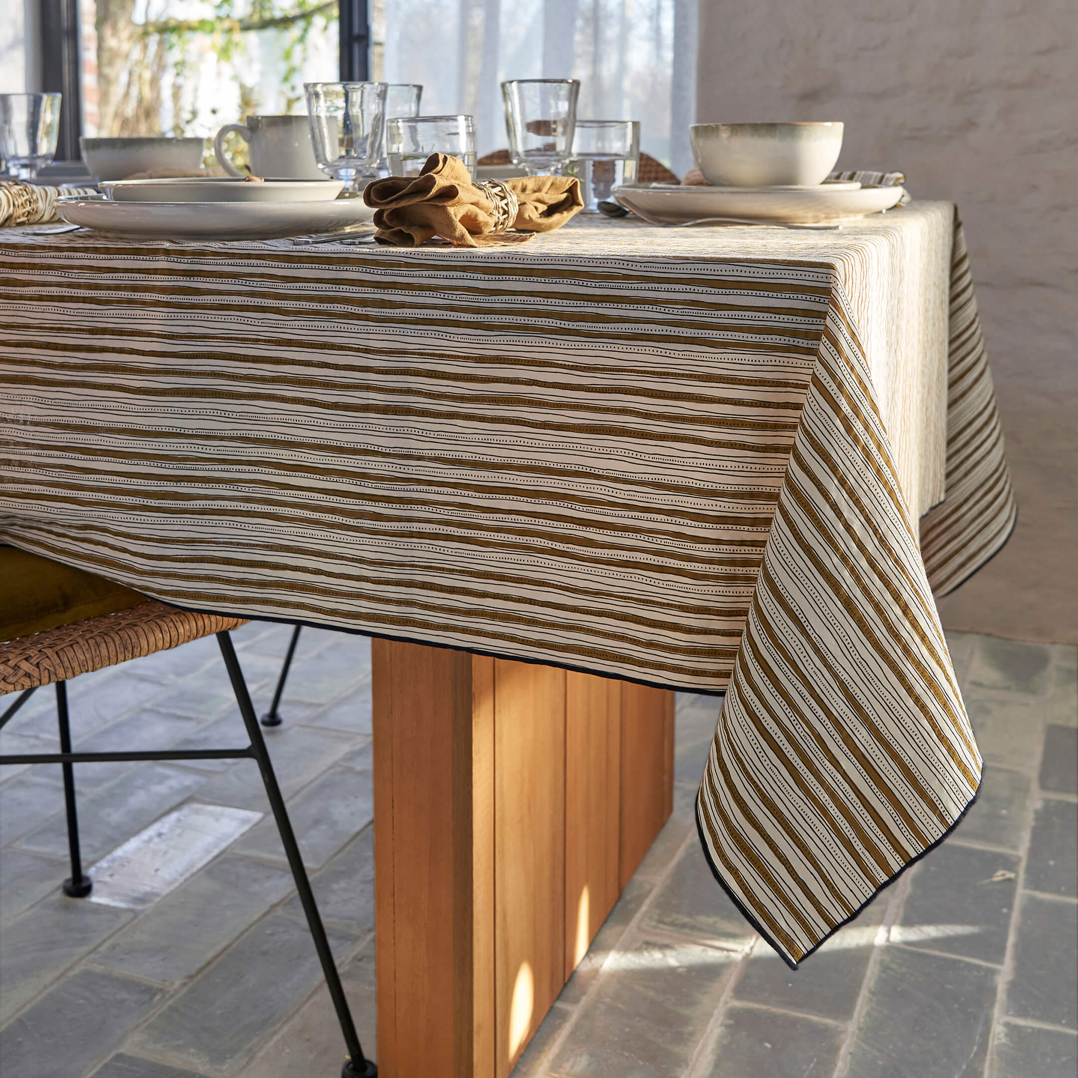 table-cloth-on-walu-eucalyptus-garden-table.jpg