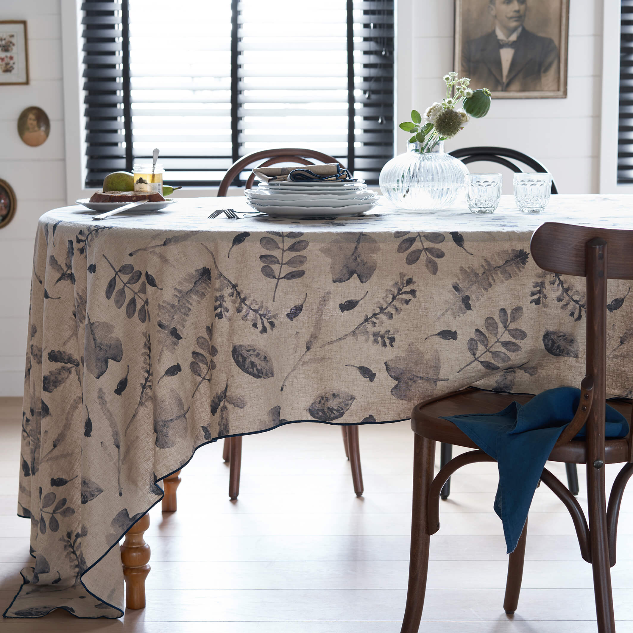 automne-linen-washed-cotton-tablecloth-la-redoute.jpg