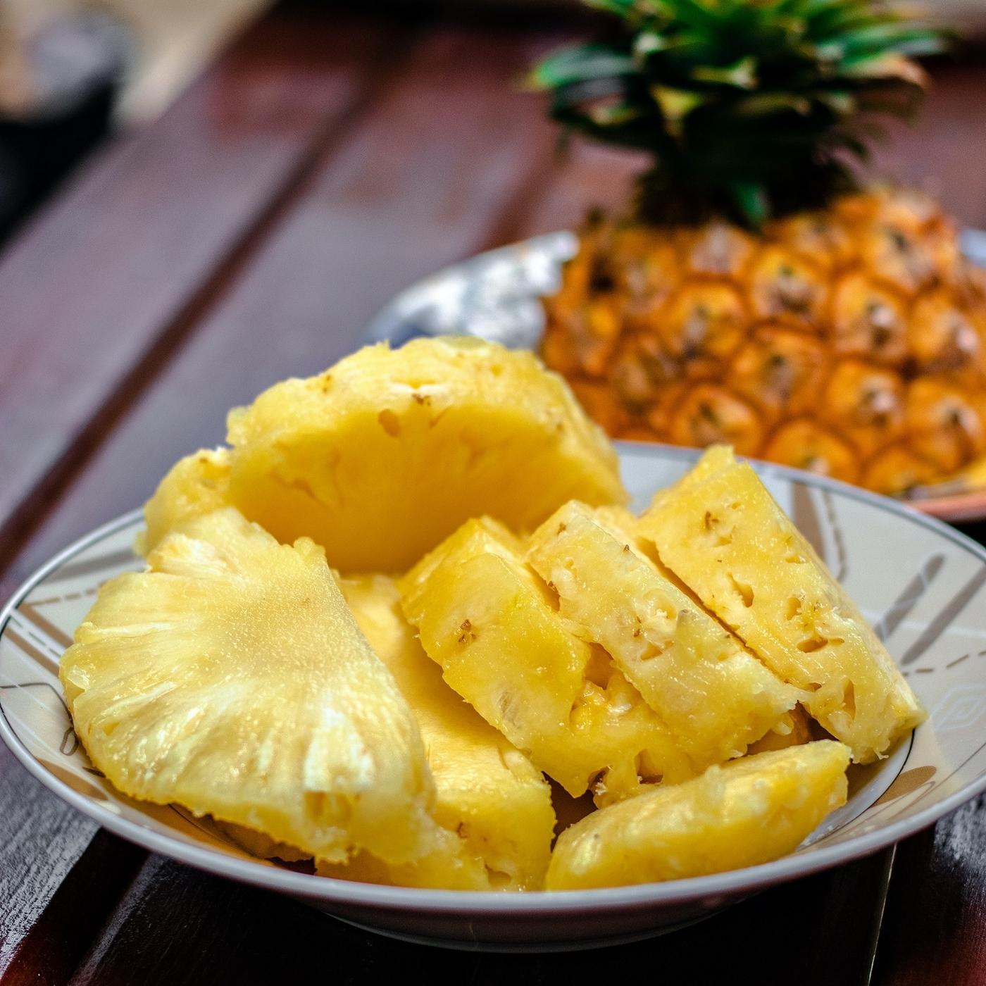 sliced-pineapple-bowl.jpg