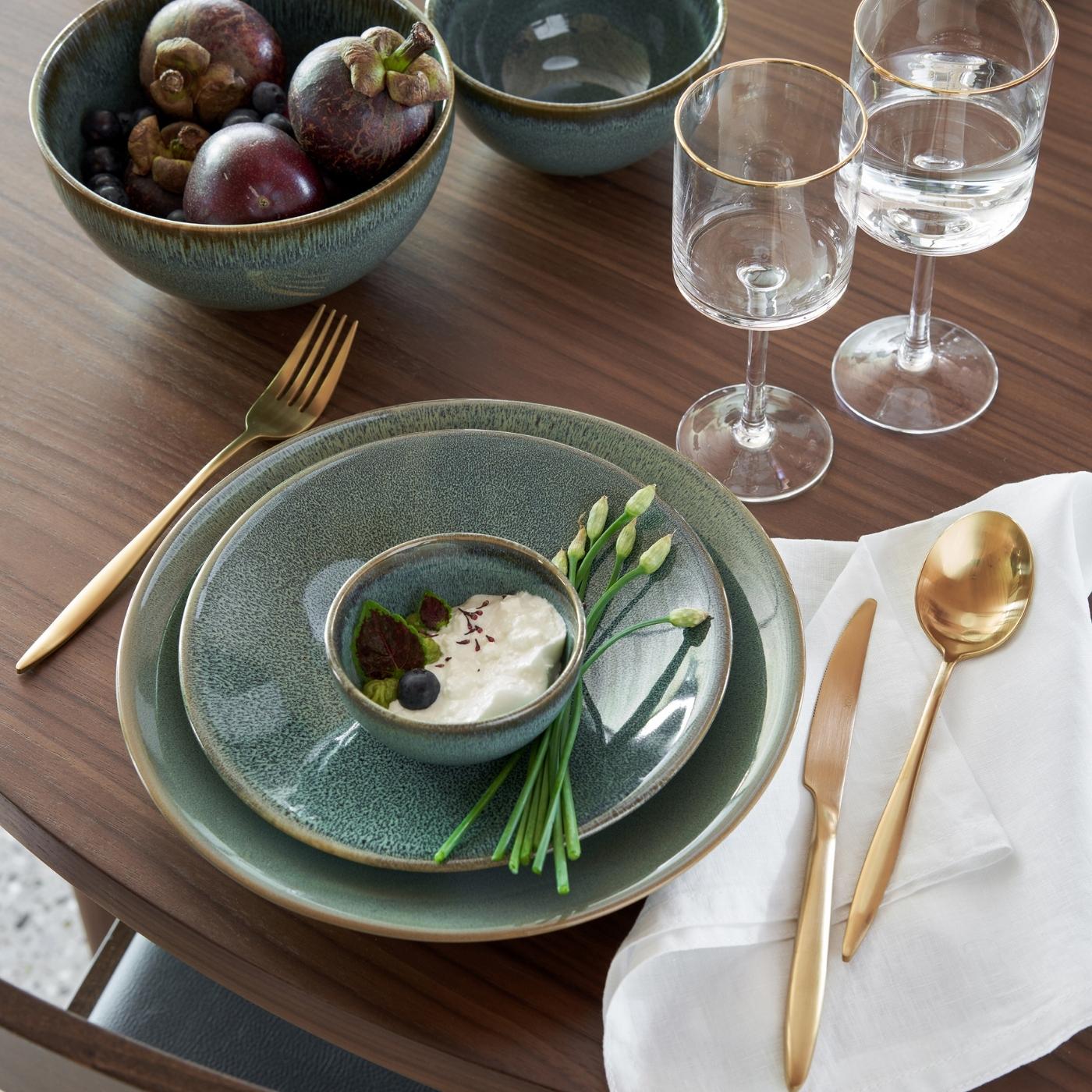 gold-rimmed-glasses-cutlery-on-table.jpg