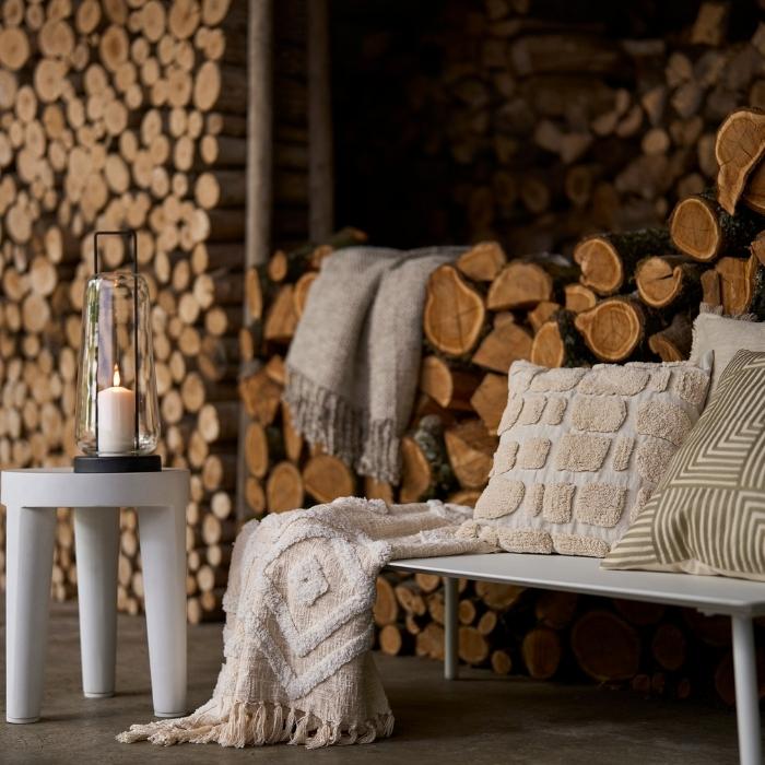 outdoor-cushions-throw.jpg