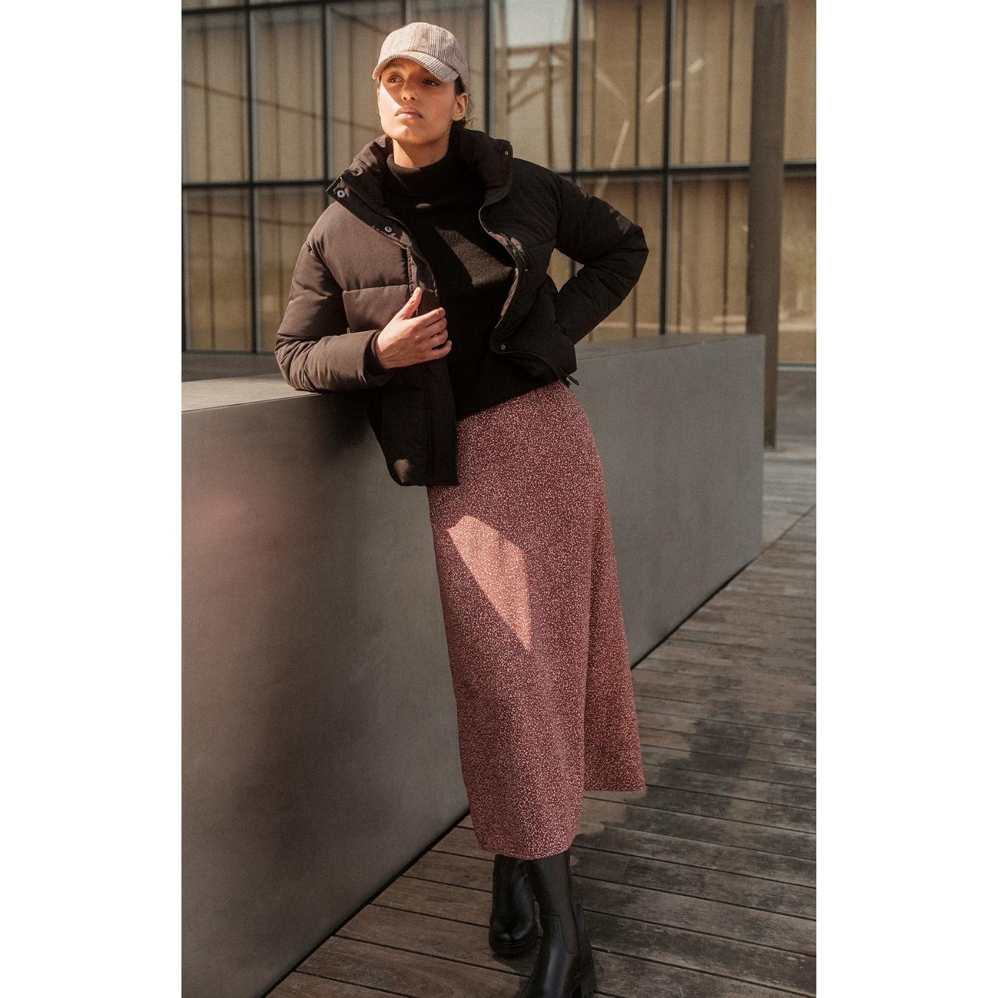 woman-wearing-black-jacket-with-sporty-cap.jpg