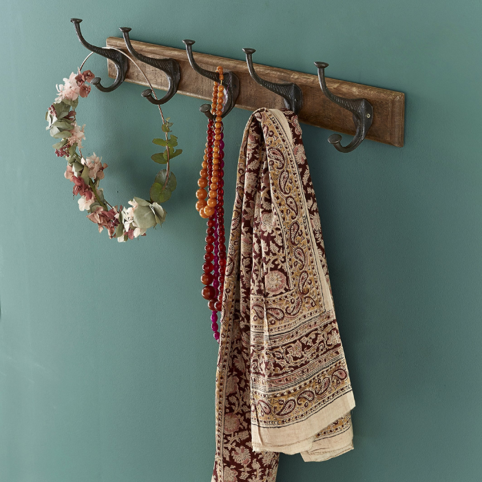 wall-mounted-coat-rack.png